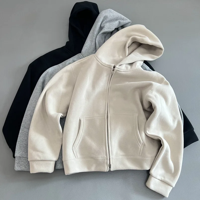 Женская повседневная толстовка с капюшоном, на молнии, с карманами, свободного кроя, осенне-зимняя, новый стиль, однотонная, с бархатной отделкой
Женская повседневная толстовка с капюшоном, на молнии, с карманами, свободного кроя, осенне-зимняя, новый стиль, однотонная, с бархатной отделкой