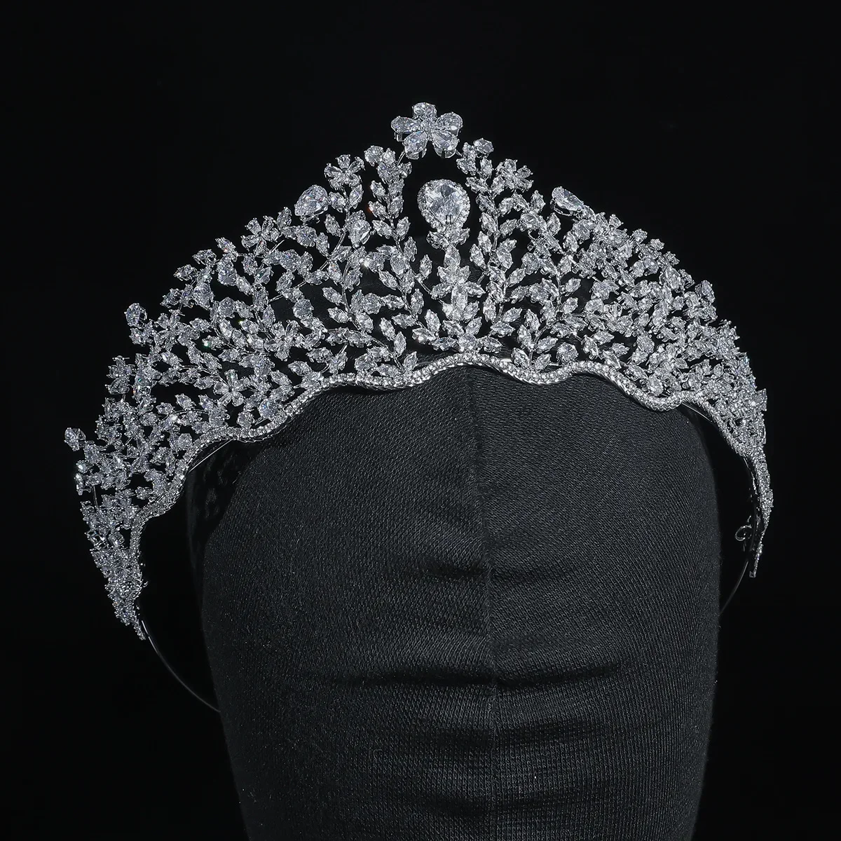Свадебные короны для королевы с кубическим цирконием, большая принцесса, свадебная тиара, корона для театрализованного представления, женская диадема Мисс Вселенной, свадебный головной убор
Свадебные короны для королевы с кубическим цирконием, большая принцесса, свадебная тиара, корона для театрализованного представления, женская диадема Мисс Вселенной, свадебный головной убор