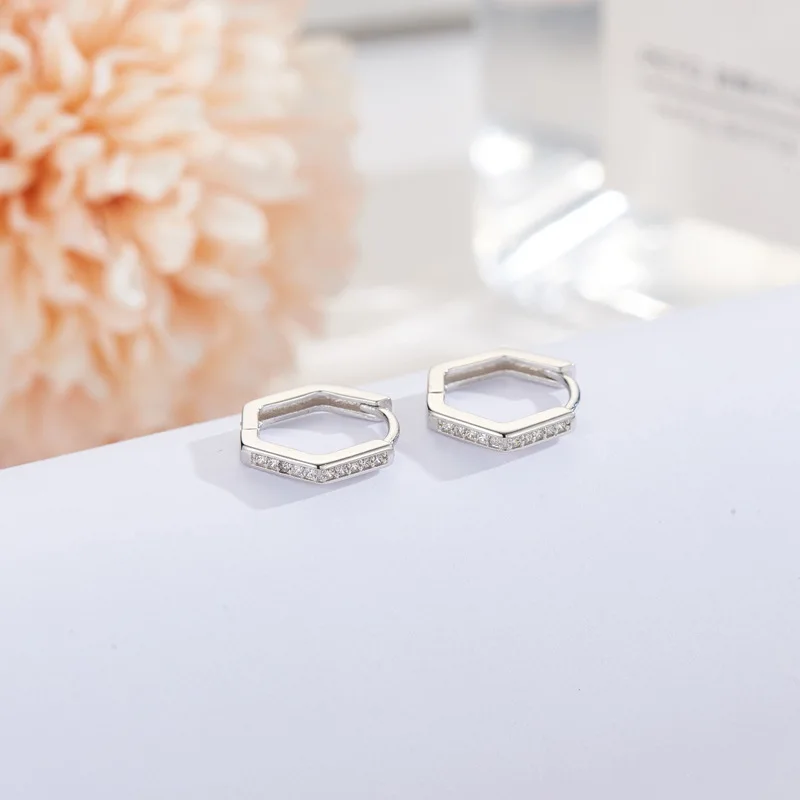 925 Silver French Hexagon Oval Simple and Cold Style Circle Ear Buckles for Women Gift
925 Silver French Hexagon Oval Simple and Cold Style Circle Ear Buckles for Women Gift