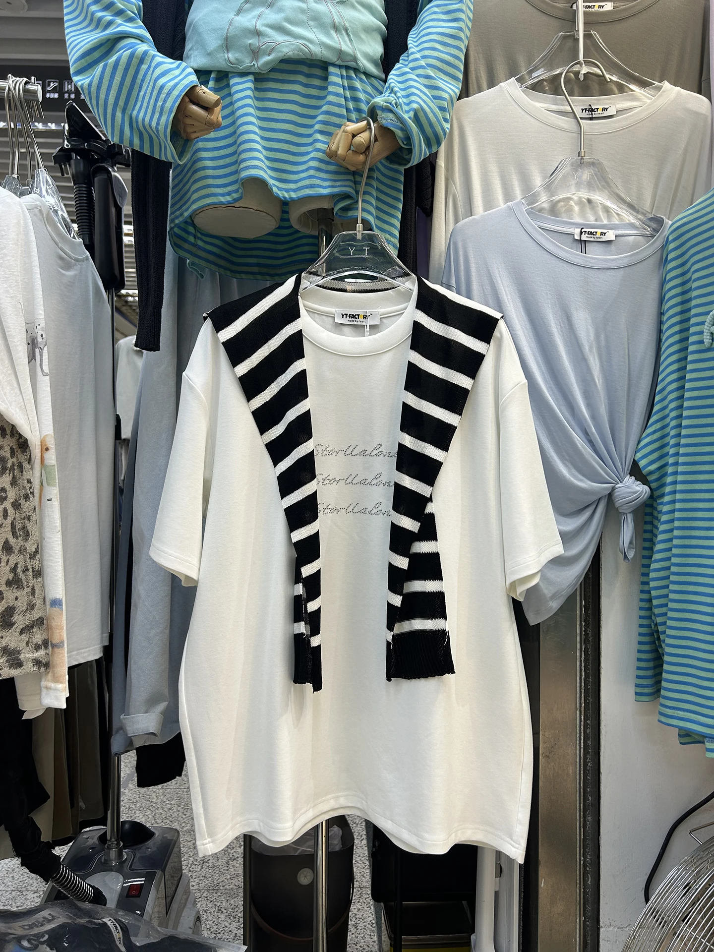 Женский повседневный топ оверсайз средней длины с круглым вырезом, украшенный стразами, для осеннего сезона
Женский повседневный топ оверсайз средней длины с круглым вырезом, украшенный стразами, для осеннего сезона