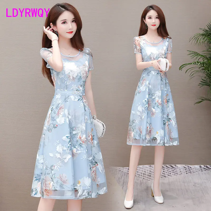 Dress women's 2023 new spring and summer Korean version of the long high-waisted belly print over the knee.
Dress women's 2023 new spring and summer Korean version of the long high-waisted belly print over the knee.