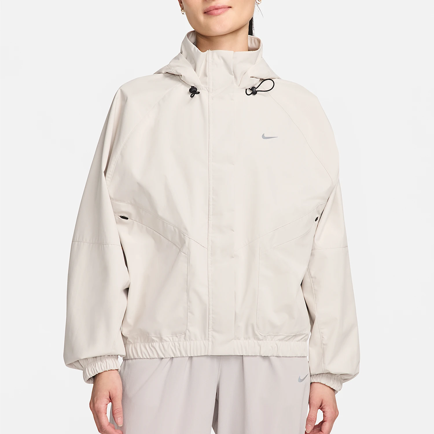 Оригинальная женская спортивная куртка Nike Storm-FIT с капюшоном для активного отдыха на открытом воздухе FB7493-104
Оригинальная женская спортивная куртка Nike Storm-FIT с капюшоном для активного отдыха на открытом воздухе FB7493-104