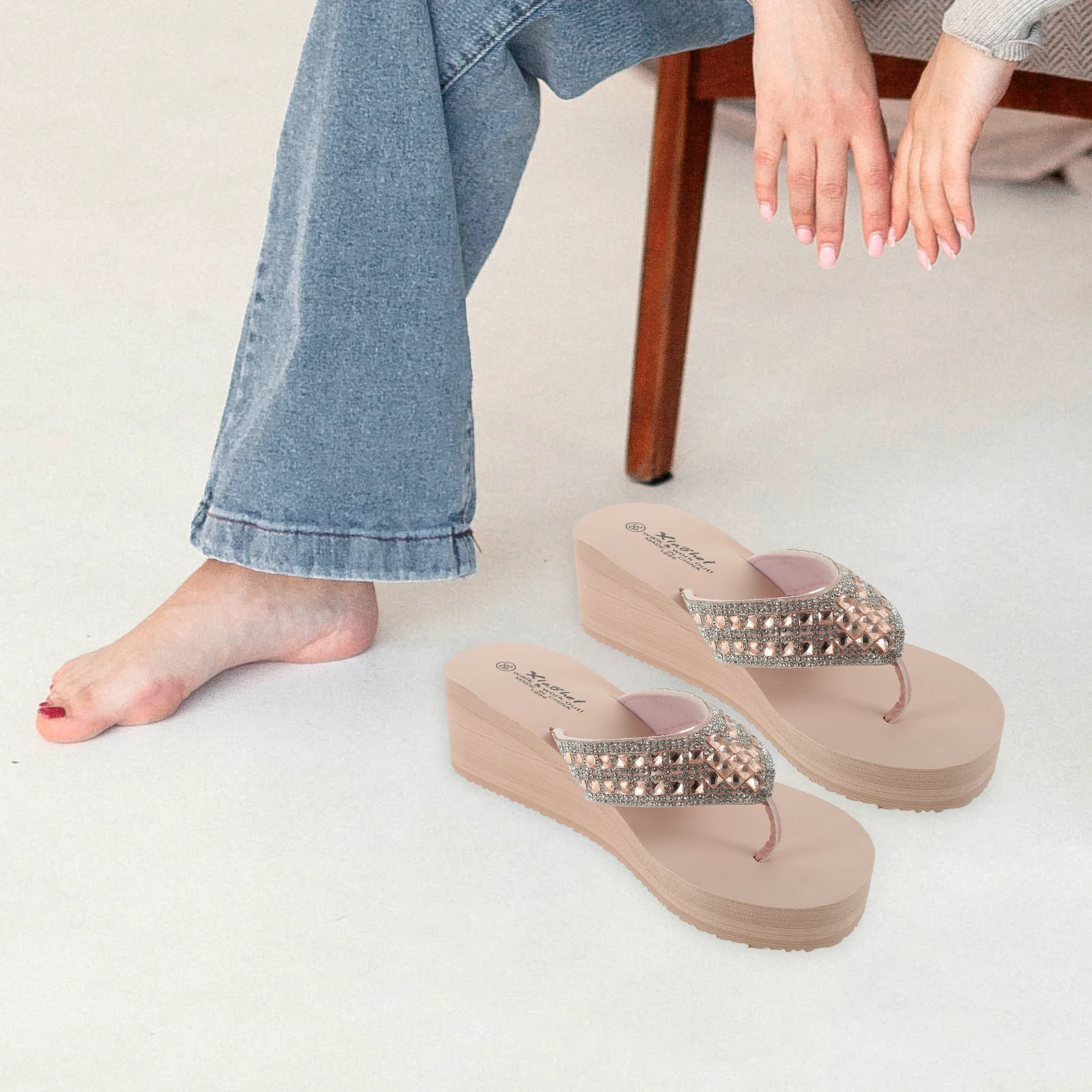Rhinestone Beach Sandals Comfortable Non Slip Wedge Platform Summer Women Shoes White Travel Outdoor Flops Ladies Shoe
Rhinestone Beach Sandals Comfortable Non Slip Wedge Platform Summer Women Shoes White Travel Outdoor Flops Ladies Shoe