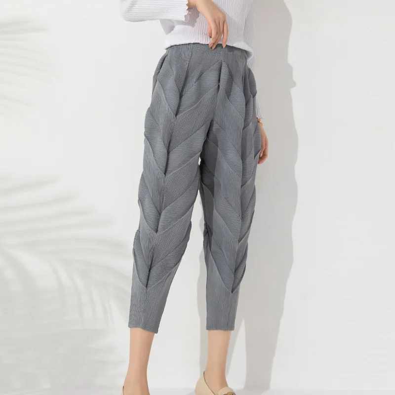 Плиссированные брюки, женские эластичные брюки, новые летние универсальные повседневные брюки-карандаш, однотонные женские модные брюки, уличная женская одежда
Плиссированные брюки, женские эластичные брюки, новые летние универсальные повседневные брюки-карандаш, однотонные женские модные брюки, уличная женская одежда