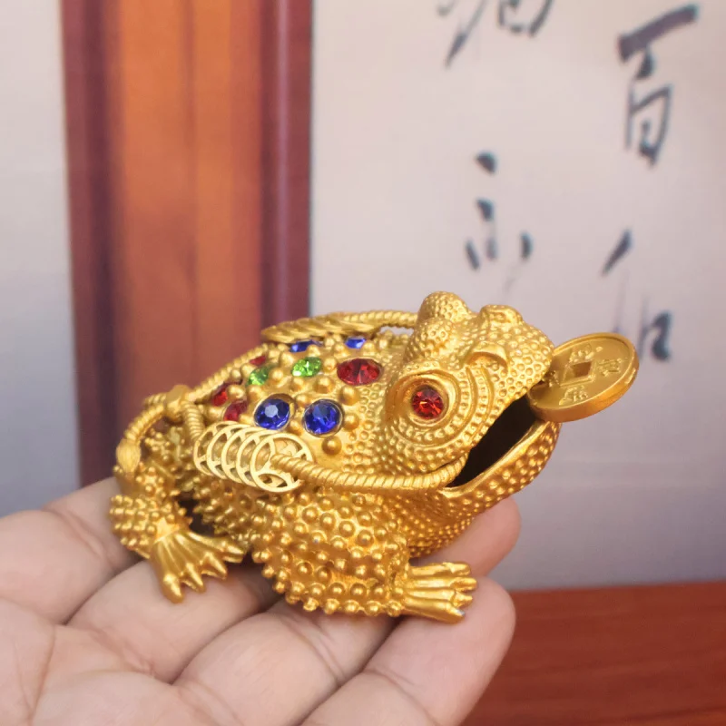 Hollow Three-Legged Golden Toad Wealth-Attracting Metal Craft Ornament Small Toad Desktop Decoration Home Decor
Hollow Three-Legged Golden Toad Wealth-Attracting Metal Craft Ornament Small Toad Desktop Decoration Home Decor