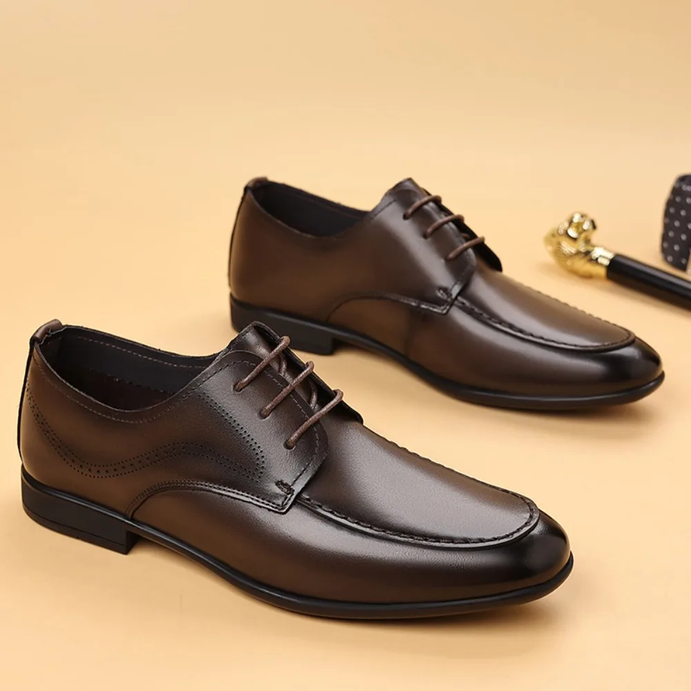 Кожаная мужская повседневная деловая обувь из воловьей кожи первого слоя, легкие классические универсальные модные кожаные туфли высокого класса для мужчин
Кожаная мужская повседневная деловая обувь из воловьей кожи первого слоя, легкие классические универсальные модные кожаные туфли высокого класса для мужчин