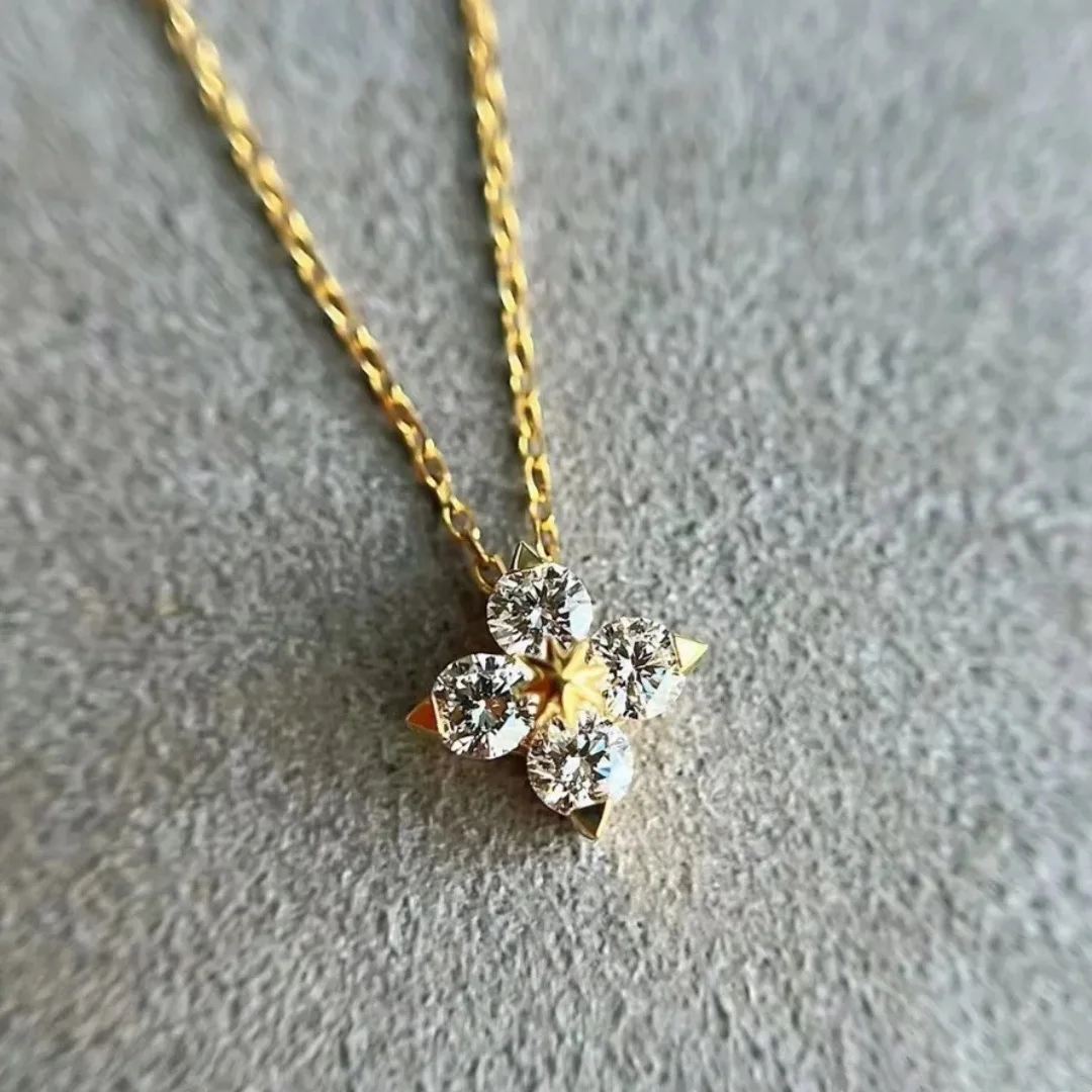 Four Leaf Clover Necklace for Women, Light Luxury Plated 18k Gold with Diamonds, High-end Design, Lucky Collarbone Chain Gift
Four Leaf Clover Necklace for Women, Light Luxury Plated 18k Gold with Diamonds, High-end Design, Lucky Collarbone Chain Gift