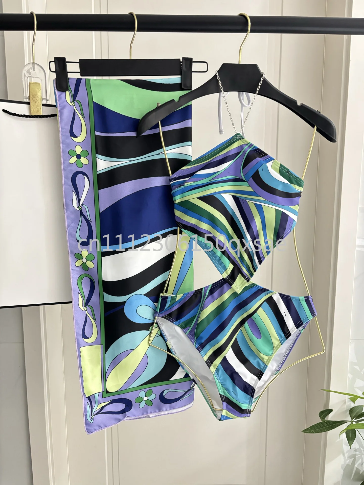 Luxury Design Women's Green Scarf Backless Swimsuits with Designer Signature Letter Logo Classic Brand Women's Sexy Swimsuits
Luxury Design Women's Green Scarf Backless Swimsuits with Designer Signature Letter Logo Classic Brand Women's Sexy Swimsuits