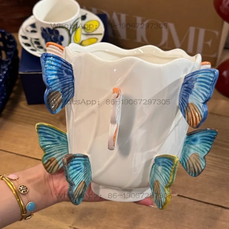 Exquisite butterfly ceramic vase, high-quality flower ornaments
Exquisite butterfly ceramic vase, high-quality flower ornaments
