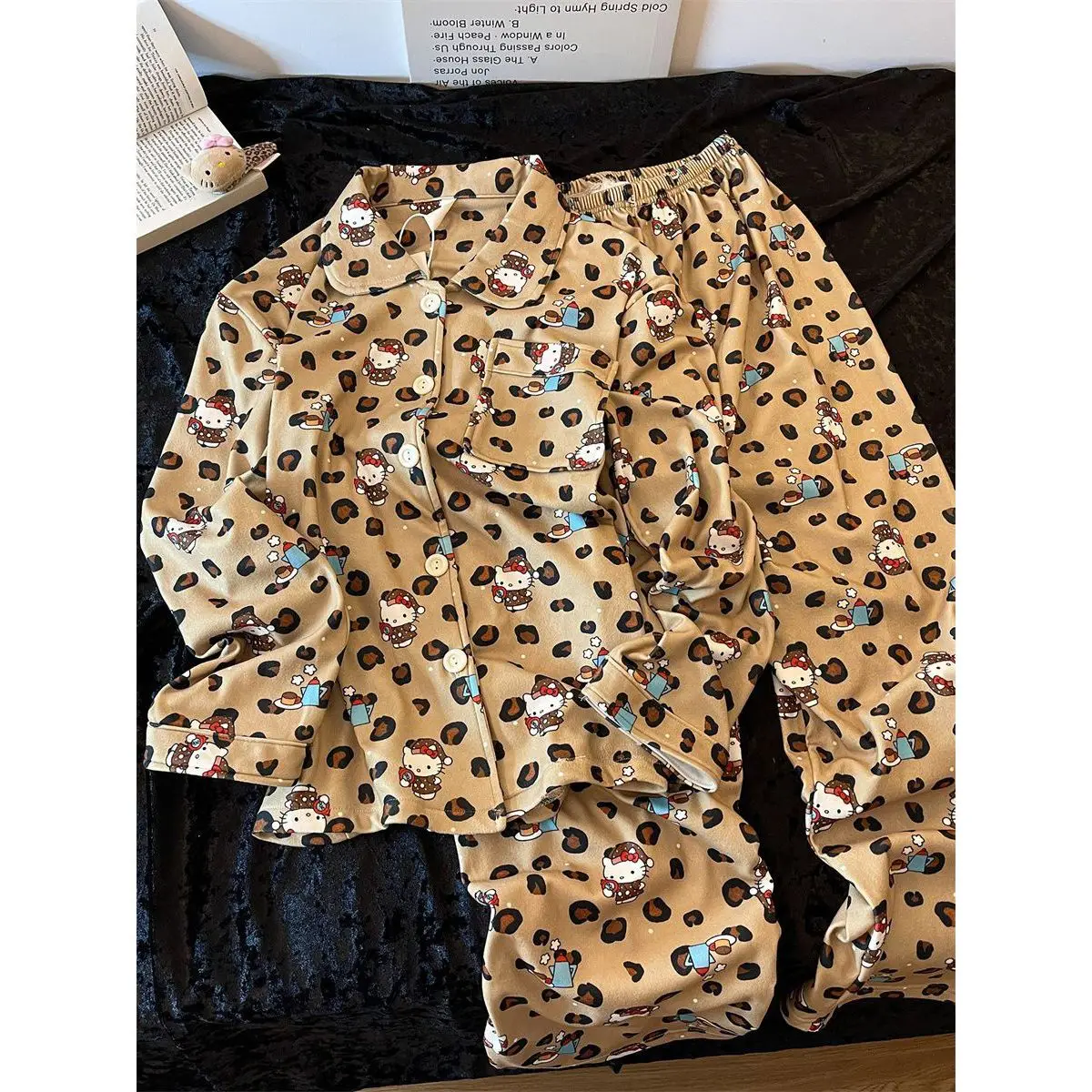 Hello Kitty Women's Brown Leopard Dralon Pajama Set Fall Winter Plush Thermal Long Sleeve Pants Cozy Home Loungewear
Hello Kitty Women's Brown Leopard Dralon Pajama Set Fall Winter Plush Thermal Long Sleeve Pants Cozy Home Loungewear