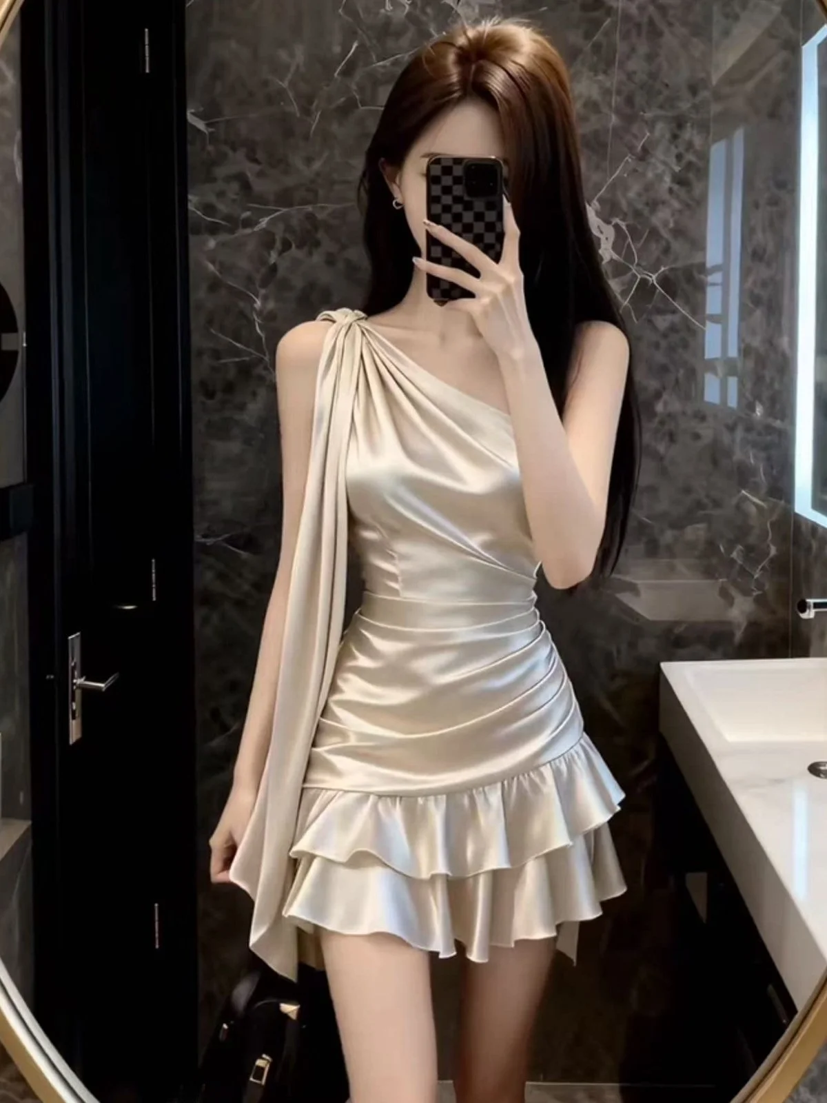 Unique Shoulder Hanging Neck Dress Women's Backless Waist Cinching Cake Skirt Rich Girl Style Slimming Short Dress for Party
Unique Shoulder Hanging Neck Dress Women's Backless Waist Cinching Cake Skirt Rich Girl Style Slimming Short Dress for Party