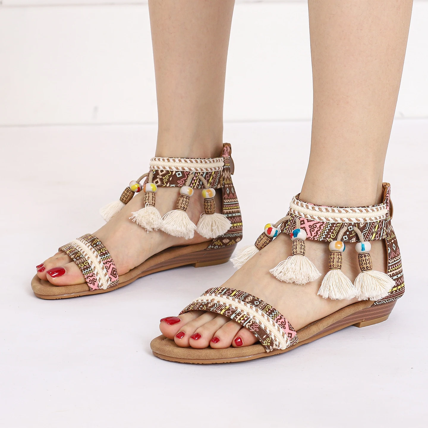 Classic Summer New Women's Sandals Bohemian Flat Heel Soft Bottom Comfortable Anti slip Outerwear Tourist Vacation Plus size
Classic Summer New Women's Sandals Bohemian Flat Heel Soft Bottom Comfortable Anti slip Outerwear Tourist Vacation Plus size
