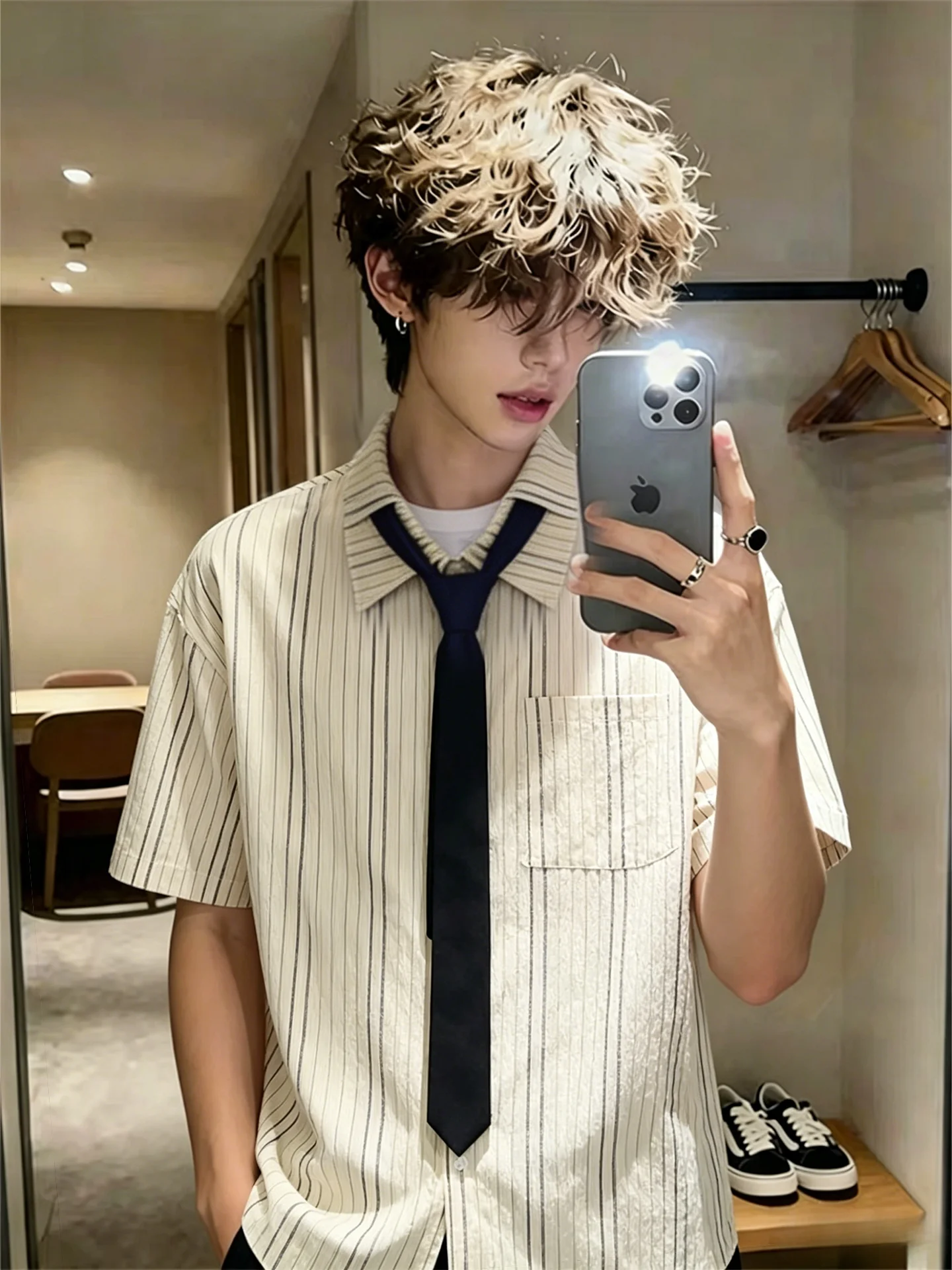 Ice Silk Slim Fit Short Sleeve Men's Shirt with Stripe Pattern American College Style Summer Thin Shirt for Boys And Men
Ice Silk Slim Fit Short Sleeve Men's Shirt with Stripe Pattern American College Style Summer Thin Shirt for Boys And Men