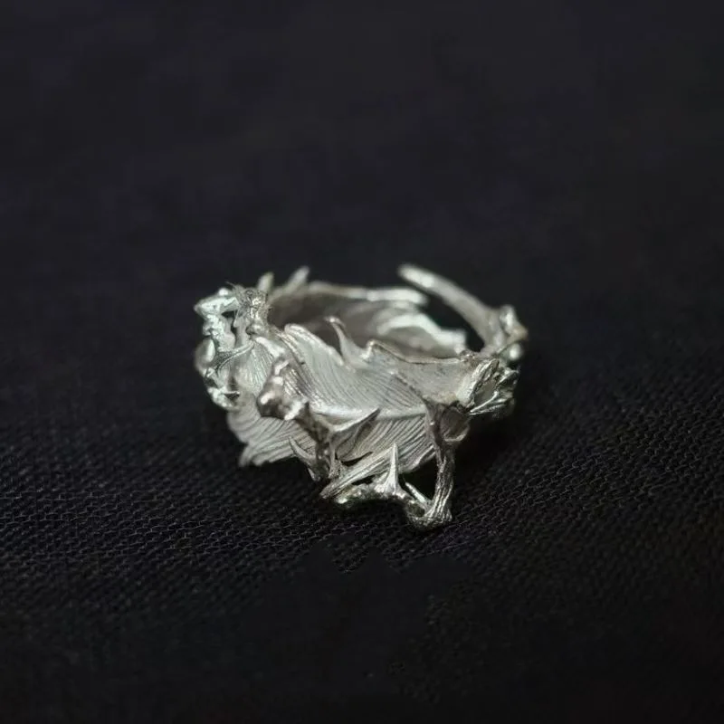 Feather & Thorn Open Adjustable Ring Unisex Niche Finger Jewelry Versatile Band Gift for Men Women
Feather & Thorn Open Adjustable Ring Unisex Niche Finger Jewelry Versatile Band Gift for Men Women