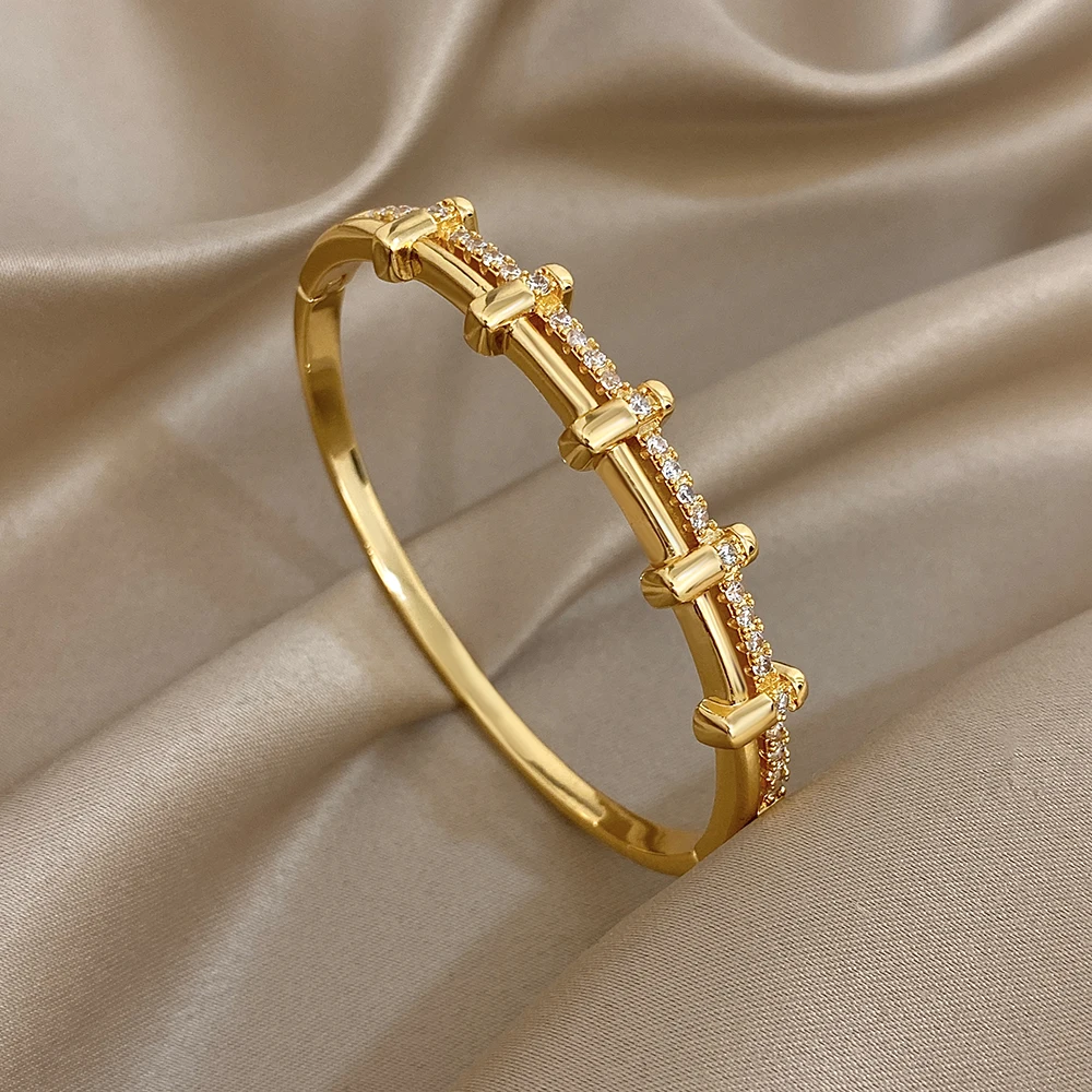 Freetry Luxury Sparkling Zircon Round Gold Plated Bracelet for Women Bridal Elegance Irregular Spring Buckle Opening Bangle Gift
Freetry Luxury Sparkling Zircon Round Gold Plated Bracelet for Women Bridal Elegance Irregular Spring Buckle Opening Bangle Gift