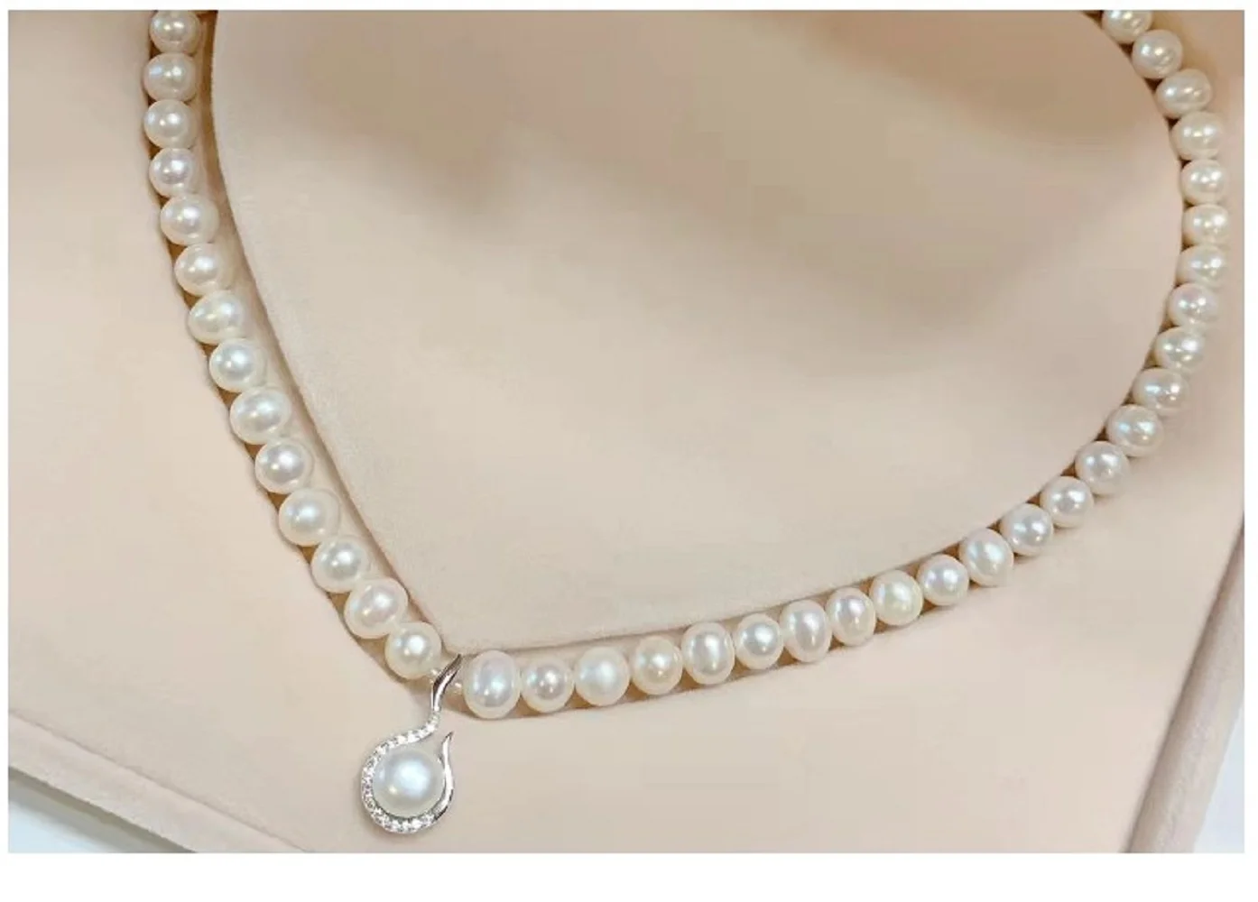 Natural Pearl Necklace AAA7-8mm Nanhai Pearl Fashion and Atmosphere 925s -18inch
Natural Pearl Necklace AAA7-8mm Nanhai Pearl Fashion and Atmosphere 925s -18inch