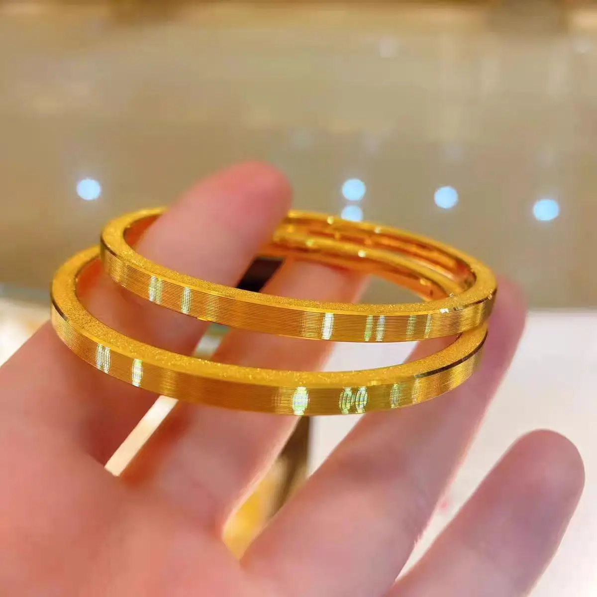 Women's 24K Gold AU999 Stylish Versatile Chopstick Bracelet Geometric minimalist design with sleek lines, professional for work
Women's 24K Gold AU999 Stylish Versatile Chopstick Bracelet Geometric minimalist design with sleek lines, professional for work