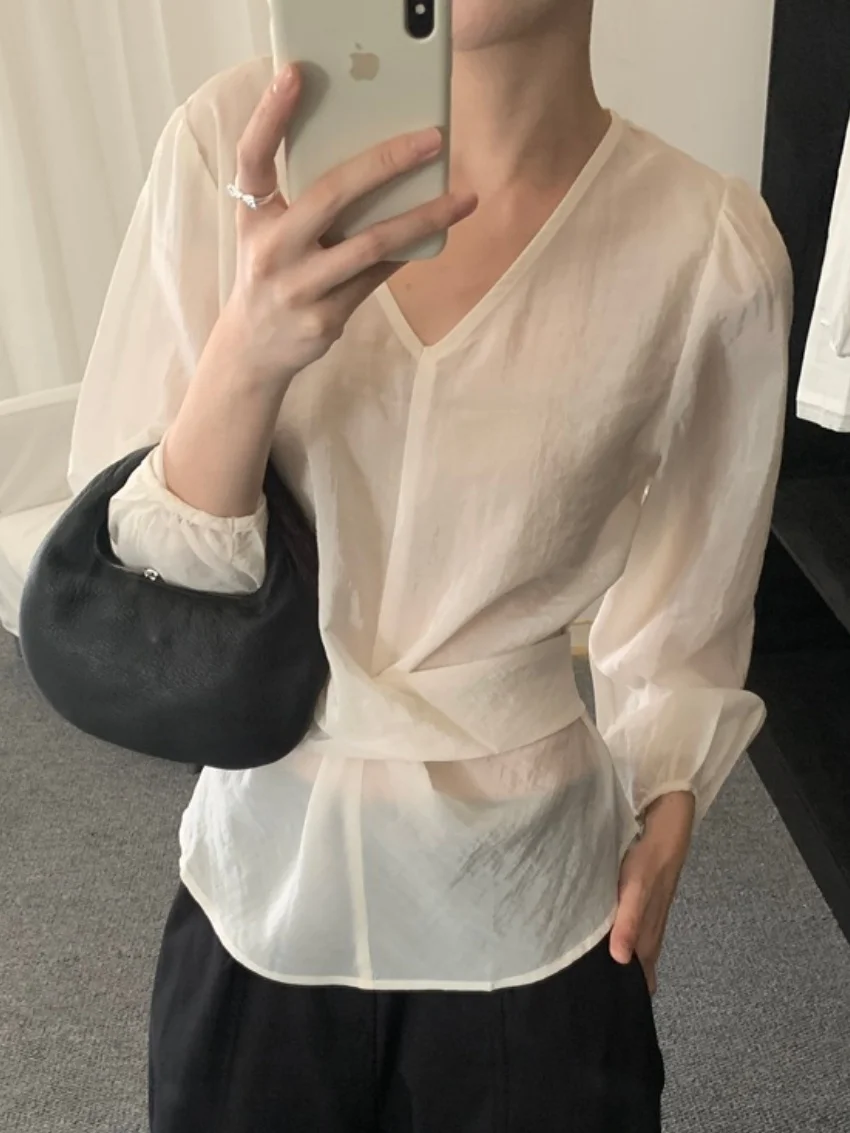 Alien Kitty Элегантные блузки с закрытой талией для женщин Новые офисные женские блузки 2025 Шикарные нежные минималистичные OL V-образным вырезом с длинными рукавами Рабочая одежда на каждый день
Alien Kitty Элегантные блузки с закрытой талией для женщин Новые офисные женские блузки 2025 Шикарные нежные минималистичные OL V-образным вырезом с длинными рукавами Рабочая одежда на каждый день