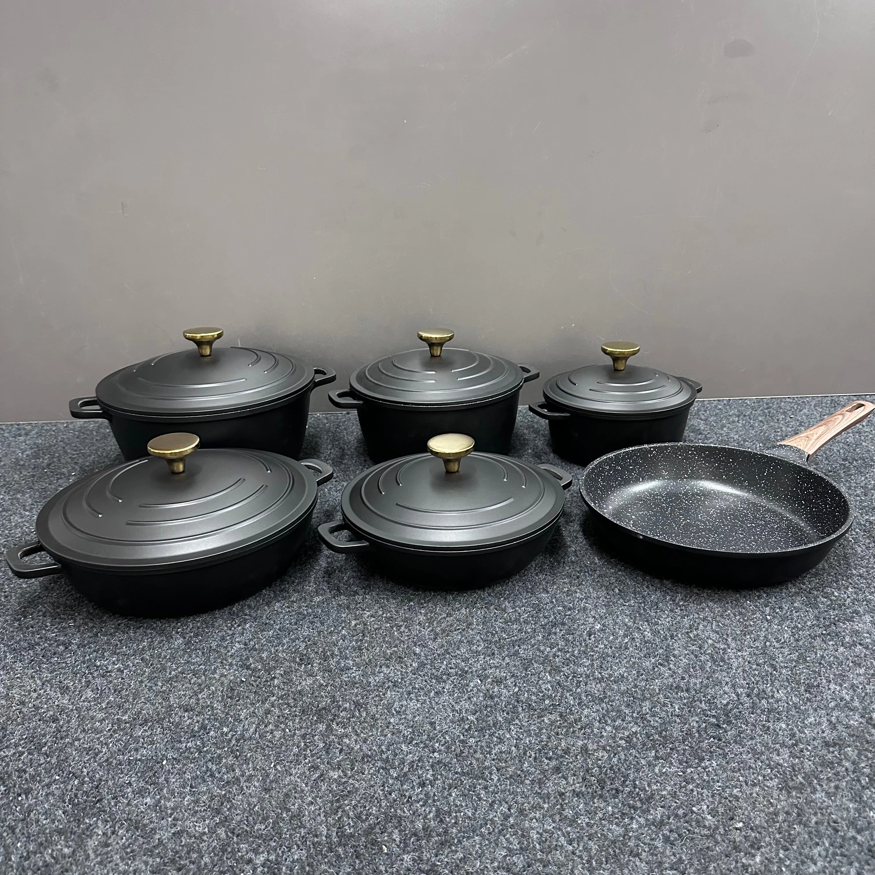 11 Pieces Granite Non-Stick Cookware Set Luxury Metal Cast Aluminum Cooking Pot Aluminium Lid Kitchen Cookware Wholesale
11 Pieces Granite Non-Stick Cookware Set Luxury Metal Cast Aluminum Cooking Pot Aluminium Lid Kitchen Cookware Wholesale