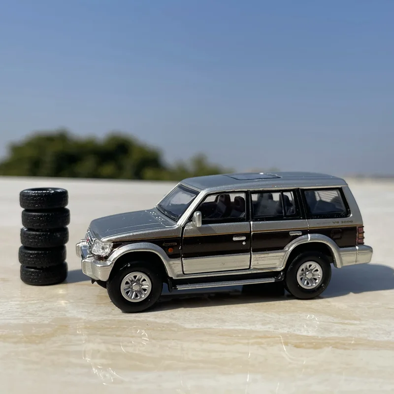 Modified Version 1:64 Mitsubishi Pajero V-Series SUV Alloy Car Model Diecast Metal Off-road Vehicles Car Model Children Toy Gift
Modified Version 1:64 Mitsubishi Pajero V-Series SUV Alloy Car Model Diecast Metal Off-road Vehicles Car Model Children Toy Gift