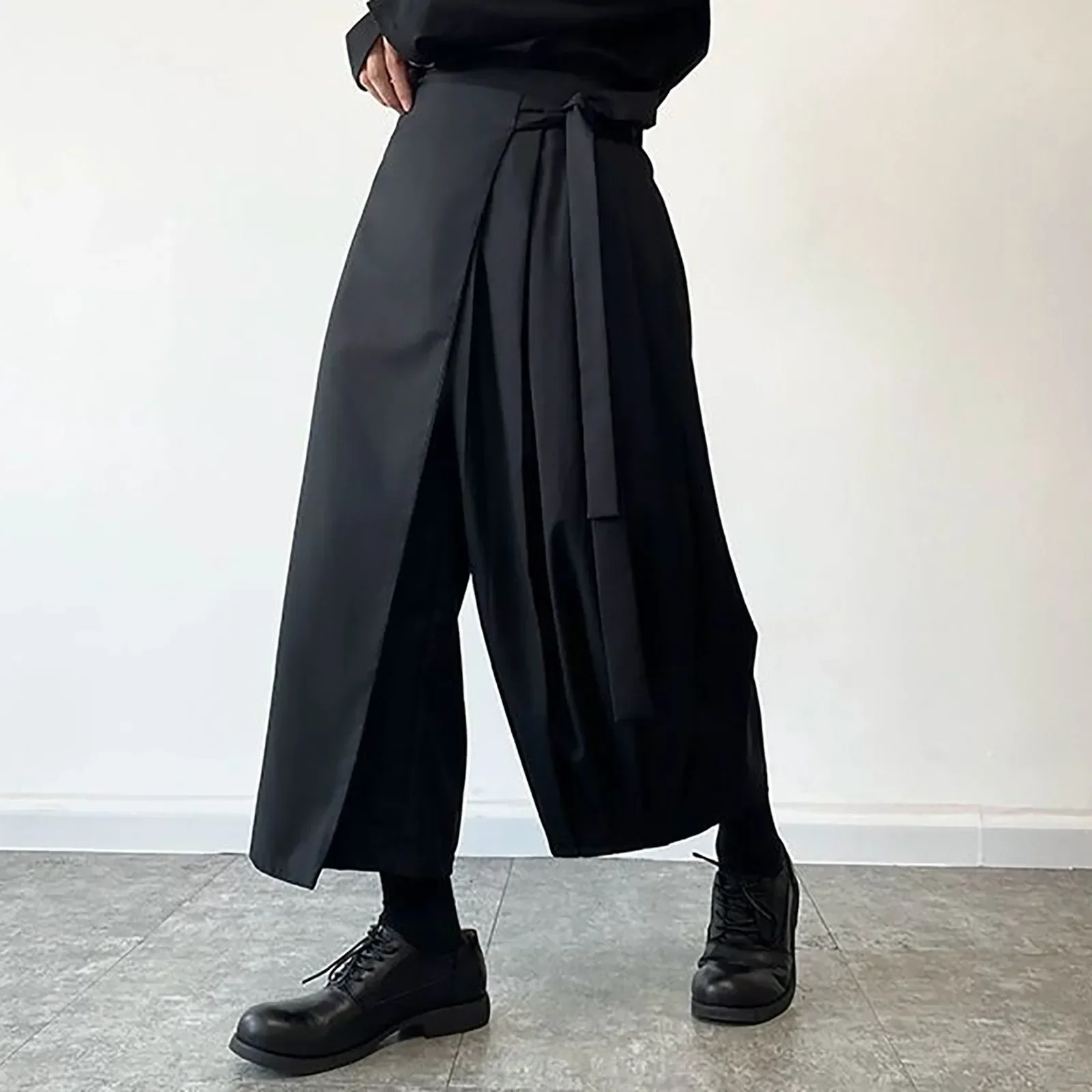 Retro Dark Style Men's Skirt Pants Wide Leg Fashion Baggy Trousers Kendo Culottes Solid Color Lace-up Male Skirt Pants Japanese
Retro Dark Style Men's Skirt Pants Wide Leg Fashion Baggy Trousers Kendo Culottes Solid Color Lace-up Male Skirt Pants Japanese