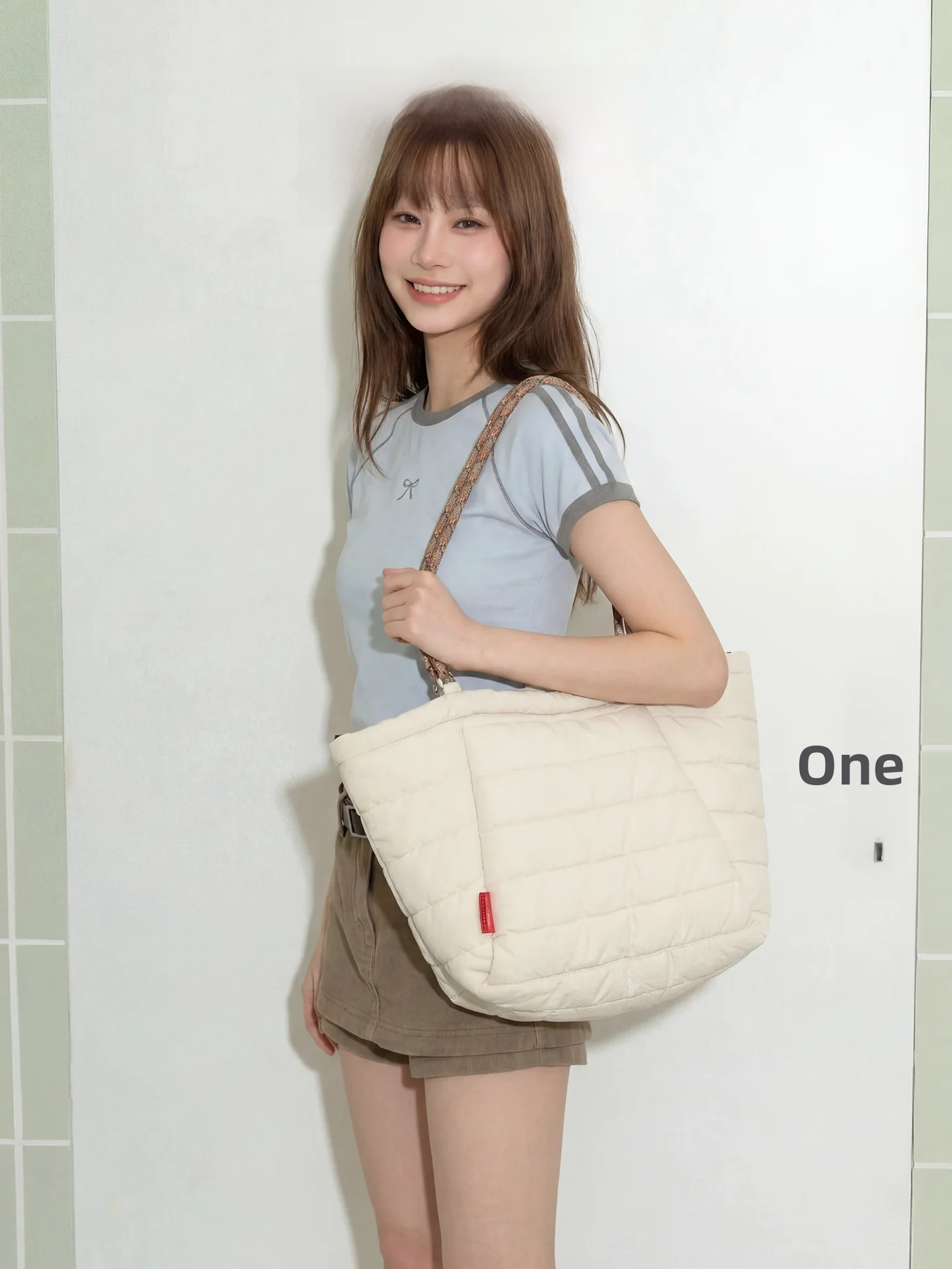 Large Capacity Quilted Tote Bag Leisure Travel Women's Style Orange Girl Lazy Cloud Shoulder Bag Versatile Soft Nylon Material
Large Capacity Quilted Tote Bag Leisure Travel Women's Style Orange Girl Lazy Cloud Shoulder Bag Versatile Soft Nylon Material