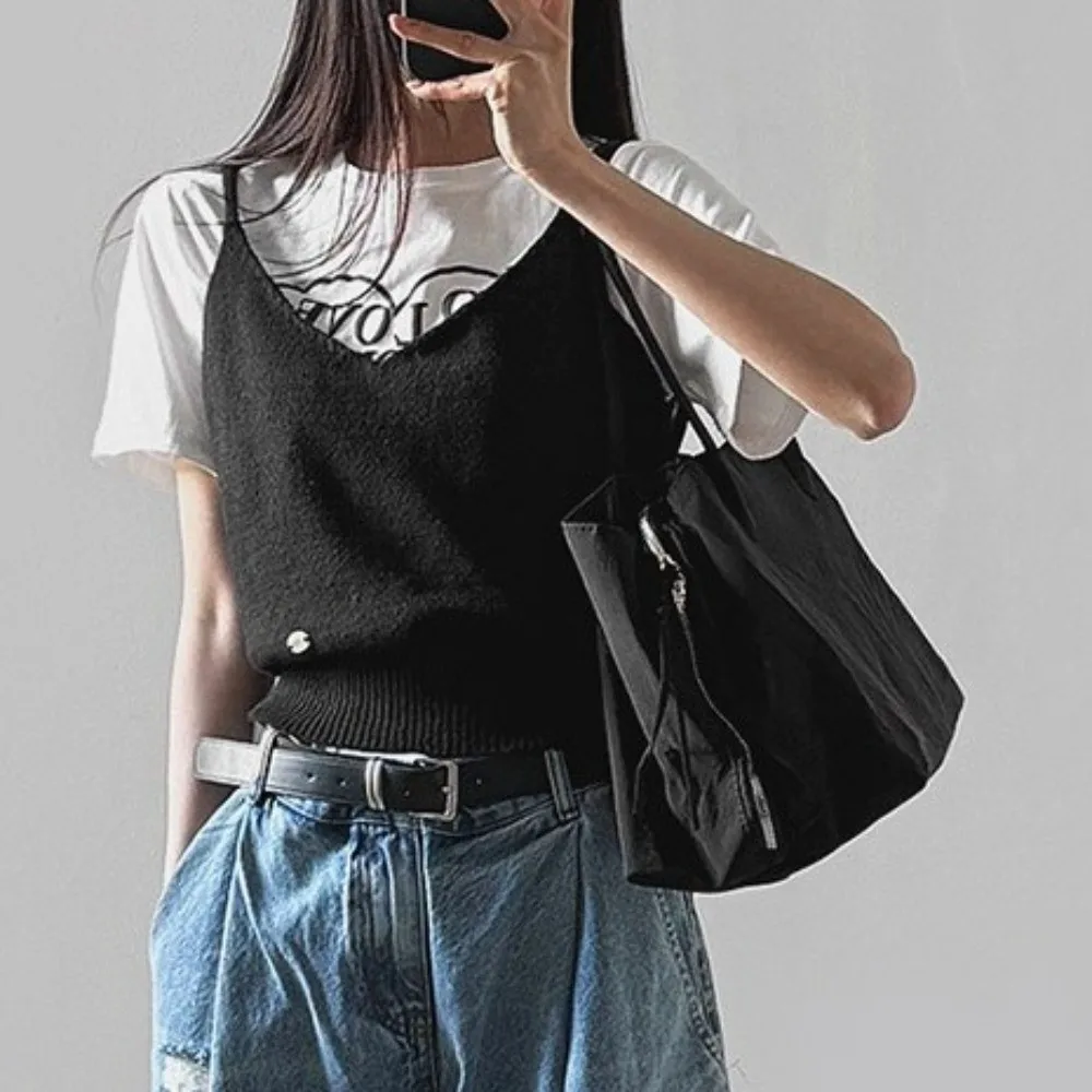 Lightweight Nylon Travel Tote Bag Blocked Light Spring Summer Large Capacity Bag Multiple Compartments New Design
Lightweight Nylon Travel Tote Bag Blocked Light Spring Summer Large Capacity Bag Multiple Compartments New Design