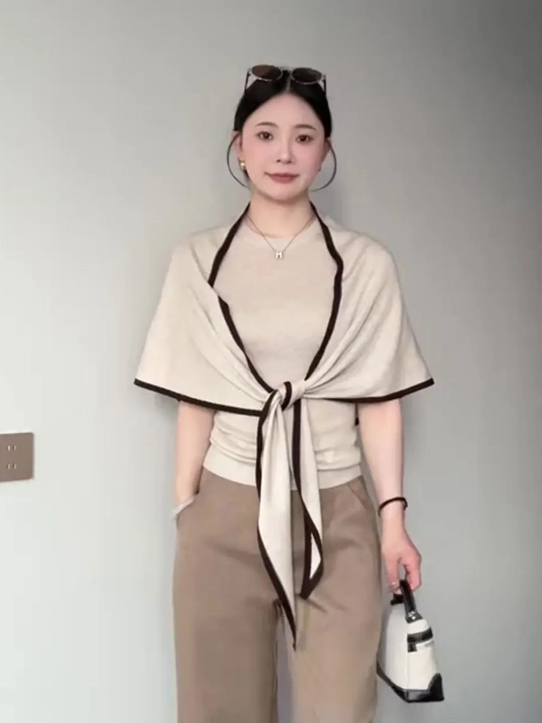 Unique Beautiful Early Summer Knitted Top And Shawl Short Sleeve Two Piece Set High End Feel Long Pants High Waist Pure Color
Unique Beautiful Early Summer Knitted Top And Shawl Short Sleeve Two Piece Set High End Feel Long Pants High Waist Pure Color