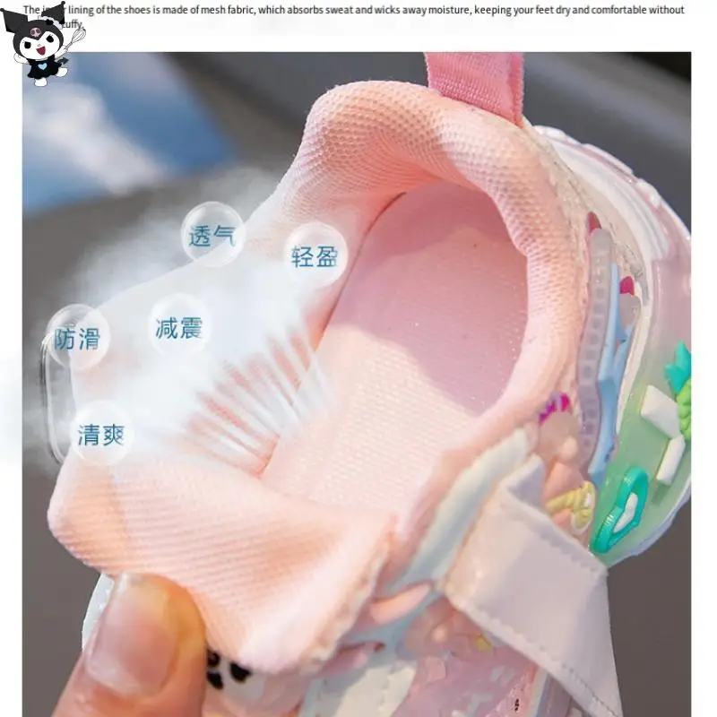Сетчатые кроссовки в стиле аниме для девочек Sanrio, новинка лета Kuromi с героями мультфильмов Kawaii, электрическая обувь принцессы, повседневные кроссовки, дышащие, мягкие
Сетчатые кроссовки в стиле аниме для девочек Sanrio, новинка лета Kuromi с героями мультфильмов Kawaii, электрическая обувь принцессы, повседневные кроссовки, дышащие, мягкие