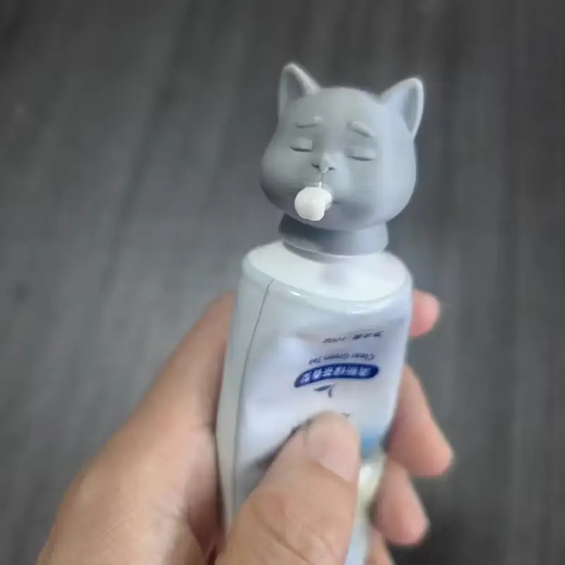 Дозатор для зубной пасты в форме кошки, 2 шт. – забавный аксессуар для ванной комнаты для любителей домашних животных, делает чистку зубов более приятной.
Дозатор для зубной пасты в форме кошки, 2 шт. – забавный аксессуар для ванной комнаты для любителей домашних животных, делает чистку зубов более приятной.