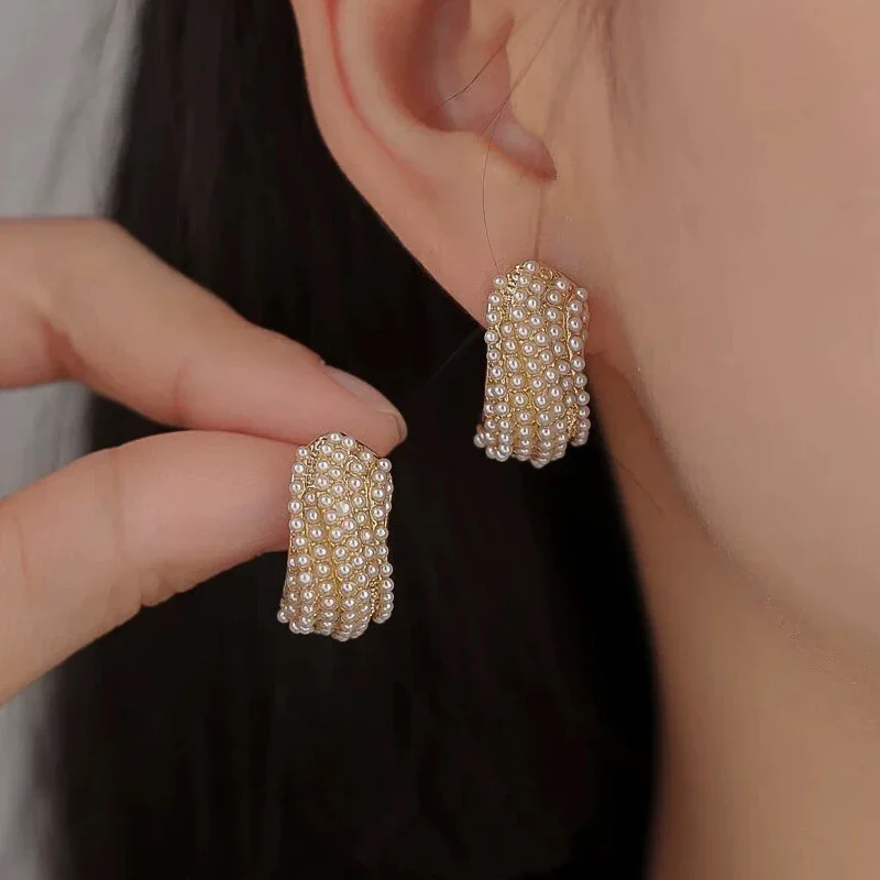 1Pair Trendy Geometric C-Shaped Pearl Drop Earrings for Women, Vintage Personality Twist Mini Beads Dangle Earrings, Gold Tone Full-Pearl Paved Hoop Earrings, Ideal for Party, Daily Wear & Jewelry Gifts
1Pair Trendy Geometric C-Shaped Pearl Drop Earrings for Women, Vintage Personality Twist Mini Beads Dangle Earrings, Gold Tone Full-Pearl Paved Hoop Earrings, Ideal for Party, Daily Wear & Jewelry Gifts