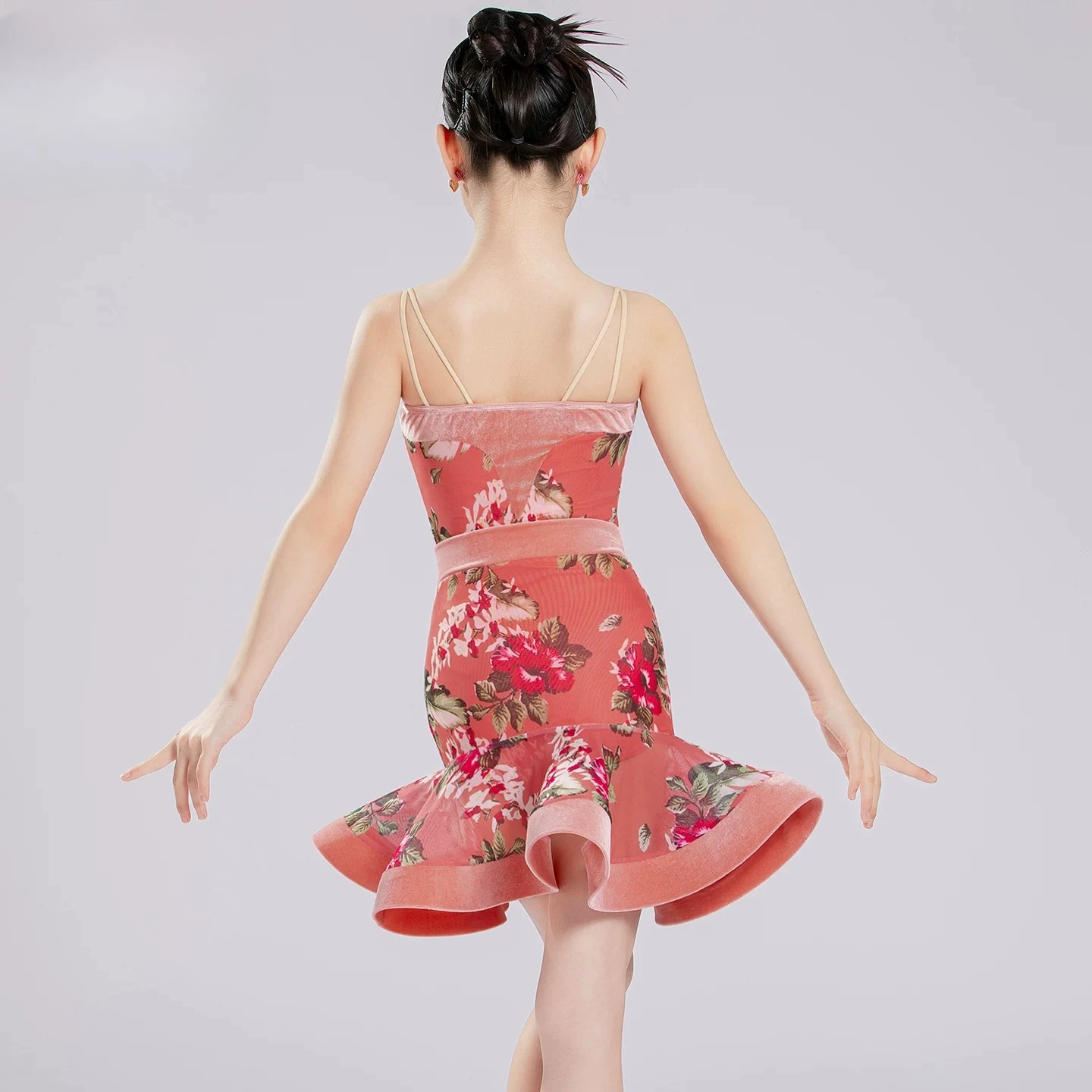 Fashion Girls Latin Dance Professional Costumes Chinese Style Sleeveless Backless Latin Top Fringe Skirts Performance Dancewear
Fashion Girls Latin Dance Professional Costumes Chinese Style Sleeveless Backless Latin Top Fringe Skirts Performance Dancewear