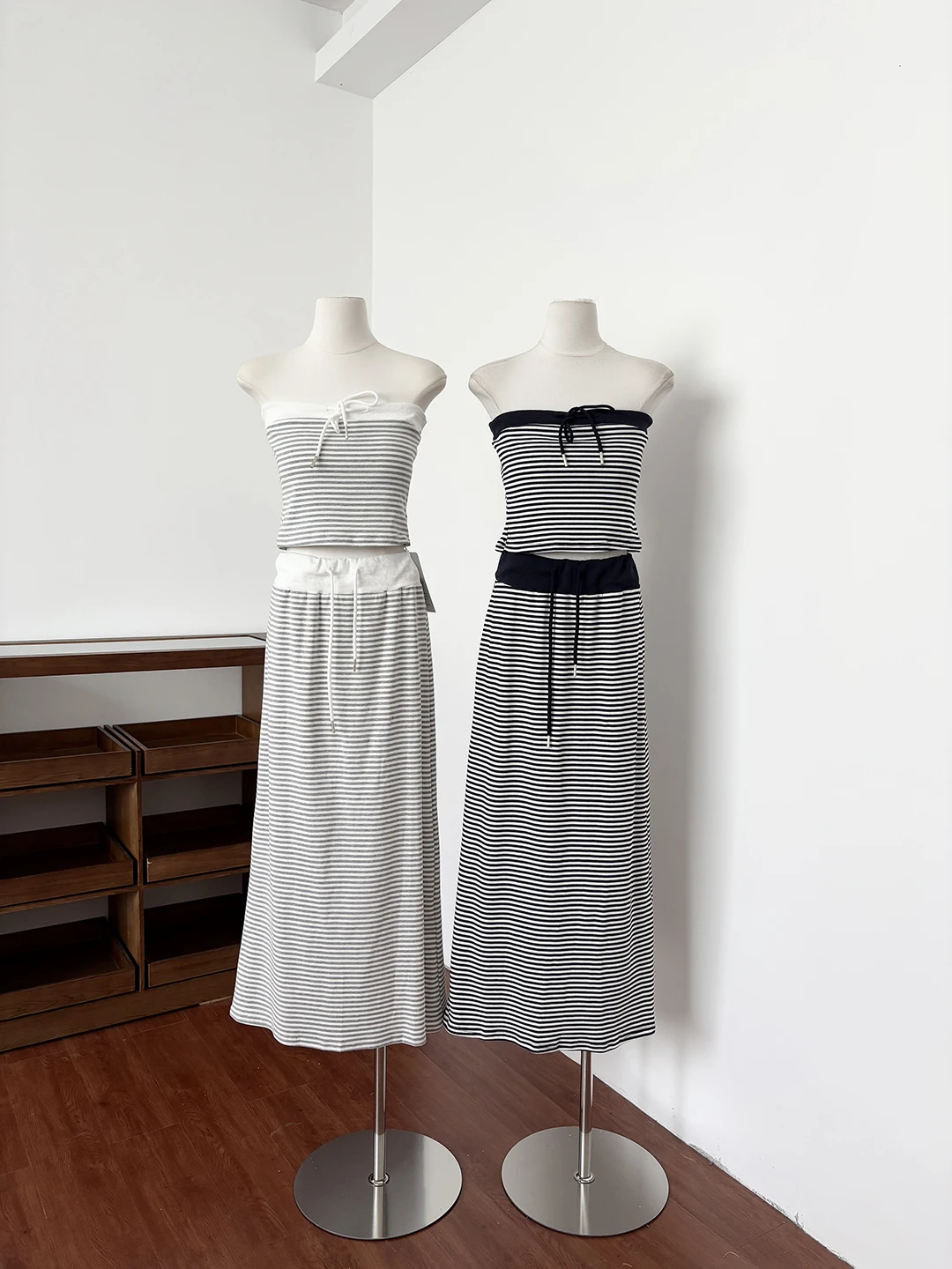 Summer 2026 High Waist Simple Striped Tube Top And Split Skirt Women's Fashionable Versatile Korean Style Two-Piece Set Polye...
Summer 2026 High Waist Simple Striped Tube Top And Split Skirt Women's Fashionable Versatile Korean Style Two-Piece Set Polye...