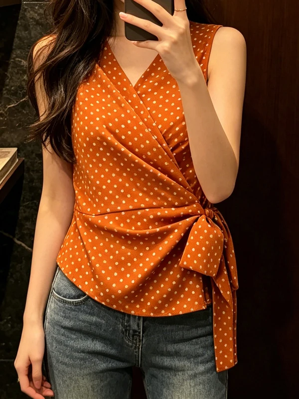 plus Size Women's Summer 2026 Polka Dot V-Neck Crossed Belted Waist Slimming Sleeveless Chiffon Top Thinming T-Shirt
plus Size Women's Summer 2026 Polka Dot V-Neck Crossed Belted Waist Slimming Sleeveless Chiffon Top Thinming T-Shirt