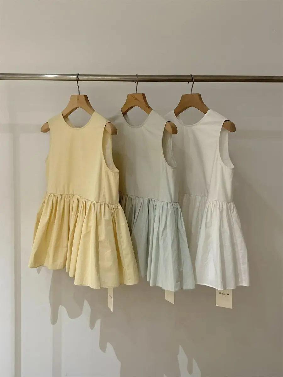 Summer Dongdaemun round Neck Sleeveless Doll Shirt Women's Back Open Button Pleated Loose Slimming Top Quick Delivery
Summer Dongdaemun round Neck Sleeveless Doll Shirt Women's Back Open Button Pleated Loose Slimming Top Quick Delivery