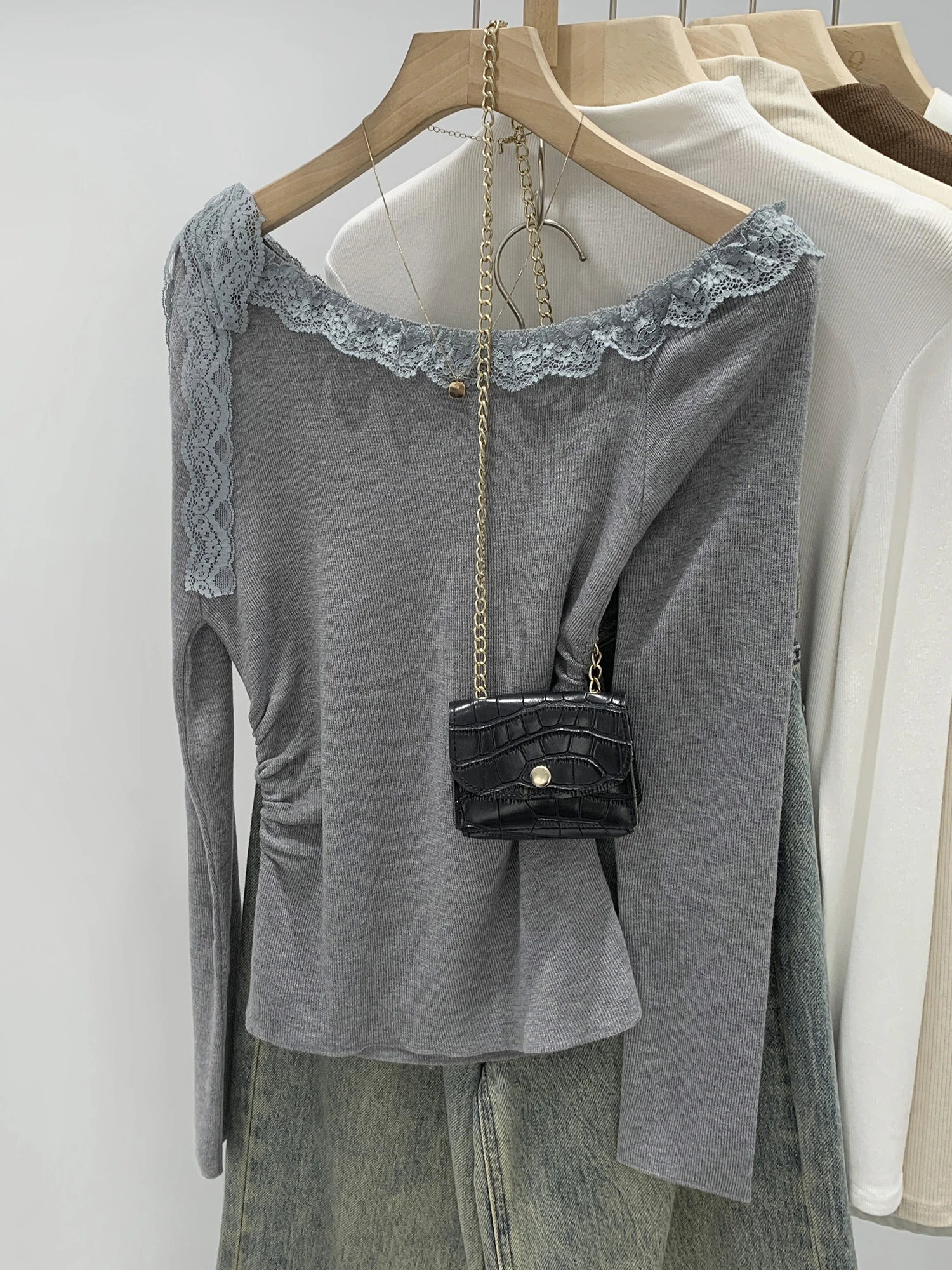 Unique Elegant Lace Trim Long Sleeve Knitted Sweater Women's Fashionable Shoulder Bared Top Korean Style Organic Cotton Blend
Unique Elegant Lace Trim Long Sleeve Knitted Sweater Women's Fashionable Shoulder Bared Top Korean Style Organic Cotton Blend