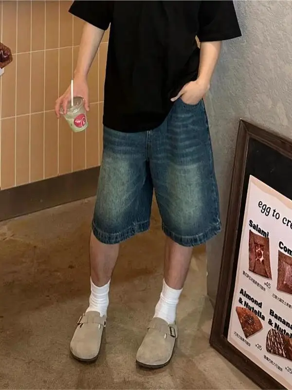 Мужские джинсовые шорты в стиле ретро-американского дизайна, летние, универсальные, свободного прямого кроя, широкие, длиной до колена
Мужские джинсовые шорты в стиле ретро-американского дизайна, летние, универсальные, свободного прямого кроя, широкие, длиной до колена