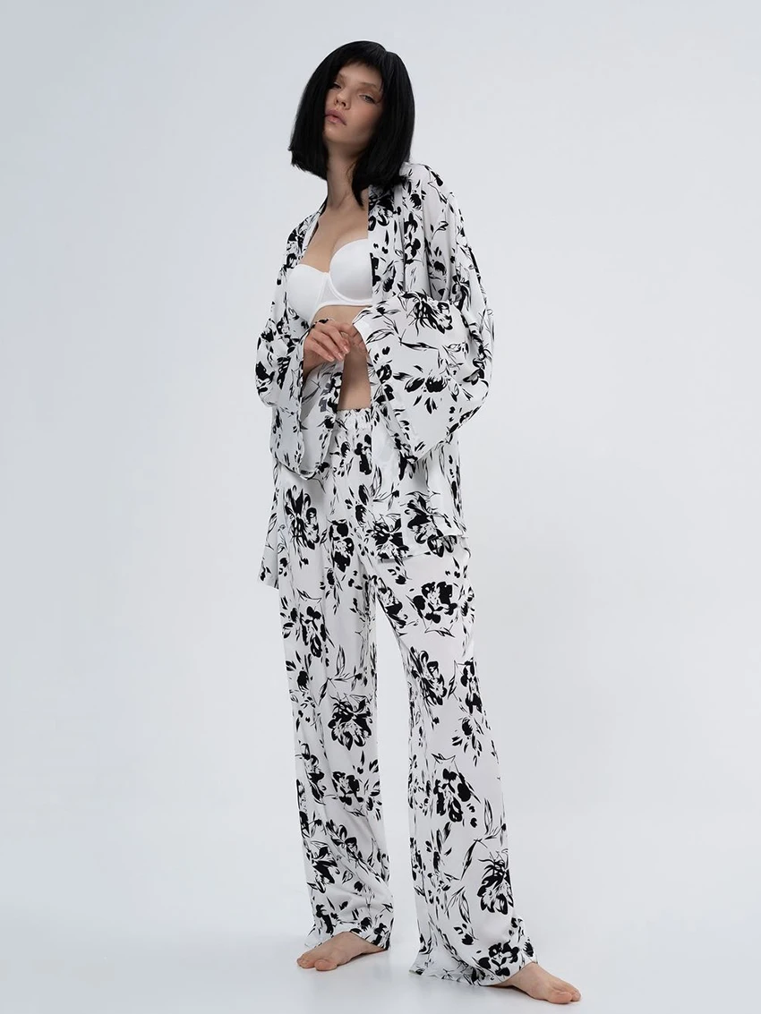 Marthaqiqi Casual Women Sleepwear Set Long Sleeve Nightgowns Sexy V-Neck Robe Lace Up Pajamas Pants Loose Ladies Nightwear Suit
Marthaqiqi Casual Women Sleepwear Set Long Sleeve Nightgowns Sexy V-Neck Robe Lace Up Pajamas Pants Loose Ladies Nightwear Suit