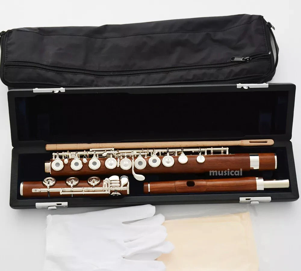 Флейта из красного дерева гренадилла, 17 отверстий, с посеребренными клавишами, в футляре
Флейта из красного дерева гренадилла, 17 отверстий, с посеребренными клавишами, в футляре