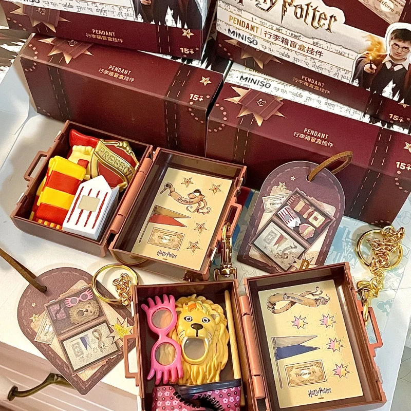 Genuine Harry Potter Series Hogwarts Magic School Suitcase Blind Box Pendant Collection Mini Toy Ornaments Gift
Genuine Harry Potter Series Hogwarts Magic School Suitcase Blind Box Pendant Collection Mini Toy Ornaments Gift