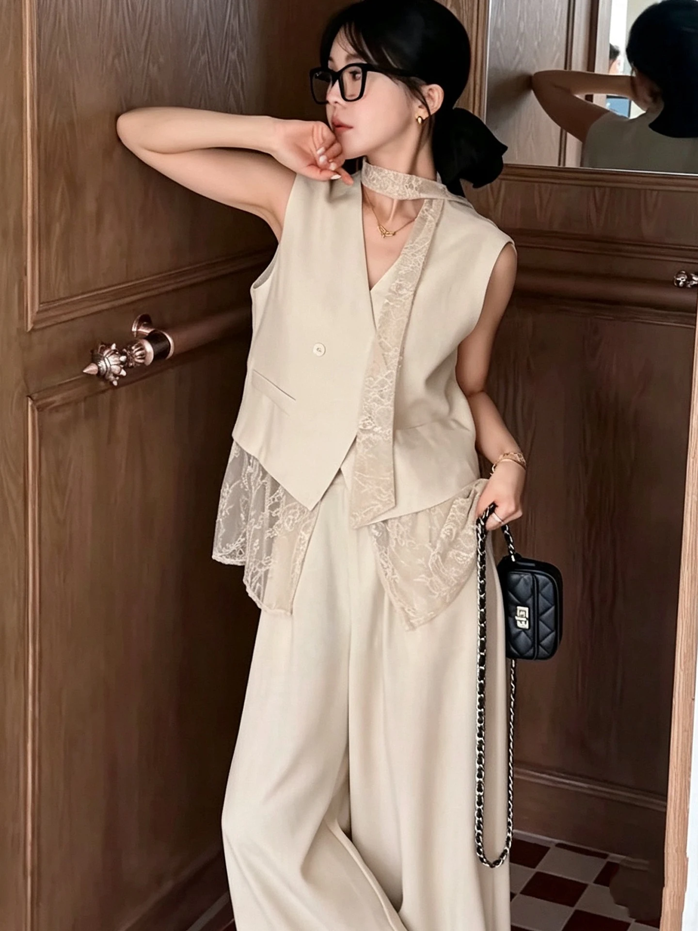 Summer Outfit Set Women's Lace Trimmed Wide Leg Pants Two Piece Suit High Waist round Neck Short Sleeve Fashion Ensemble
Summer Outfit Set Women's Lace Trimmed Wide Leg Pants Two Piece Suit High Waist round Neck Short Sleeve Fashion Ensemble