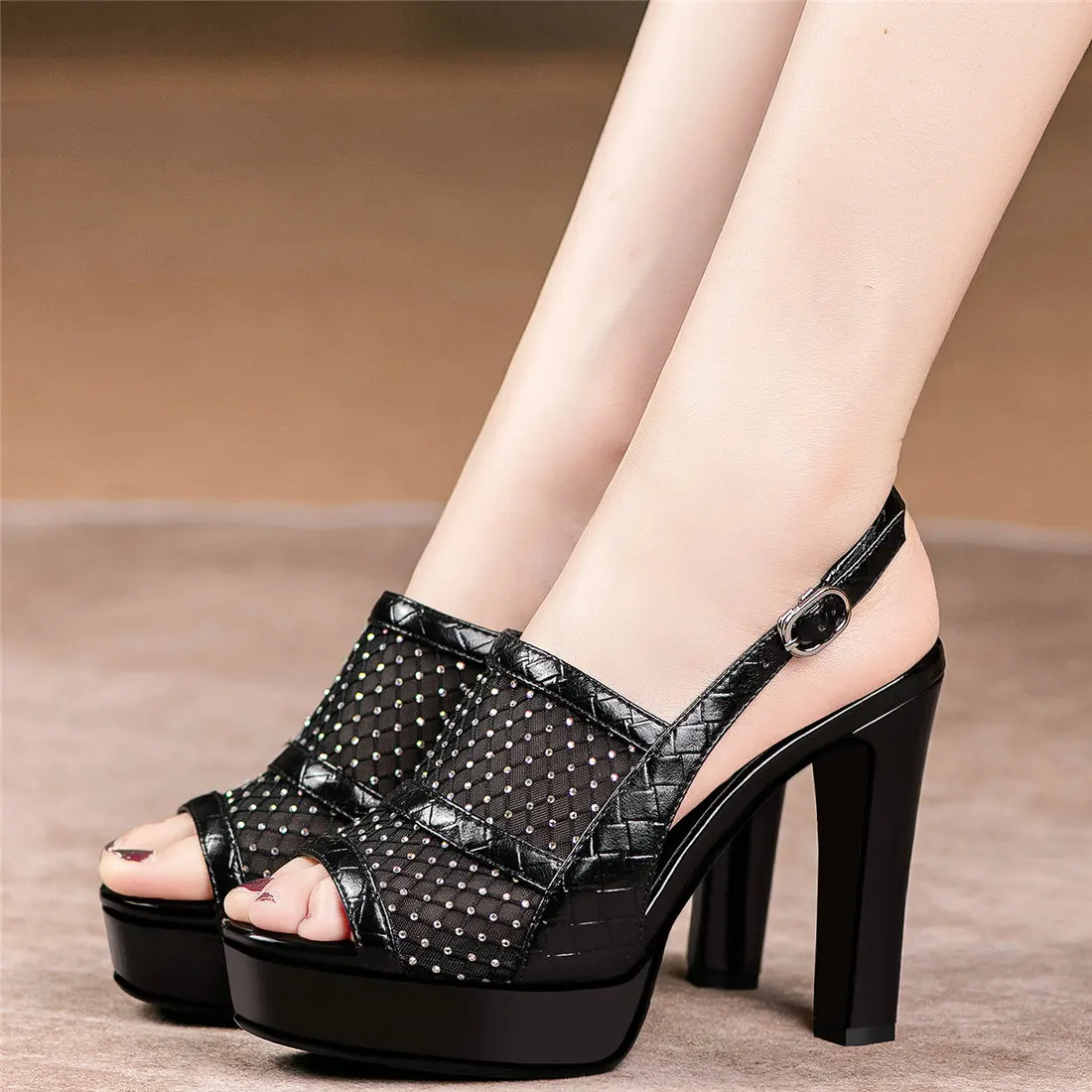 Wedding Shoes Women Genuine Leather High Heel Gladiator Sandals Female Rhinestones Summer Open Toe Platform Pumps Casual Shoes
Wedding Shoes Women Genuine Leather High Heel Gladiator Sandals Female Rhinestones Summer Open Toe Platform Pumps Casual Shoes
