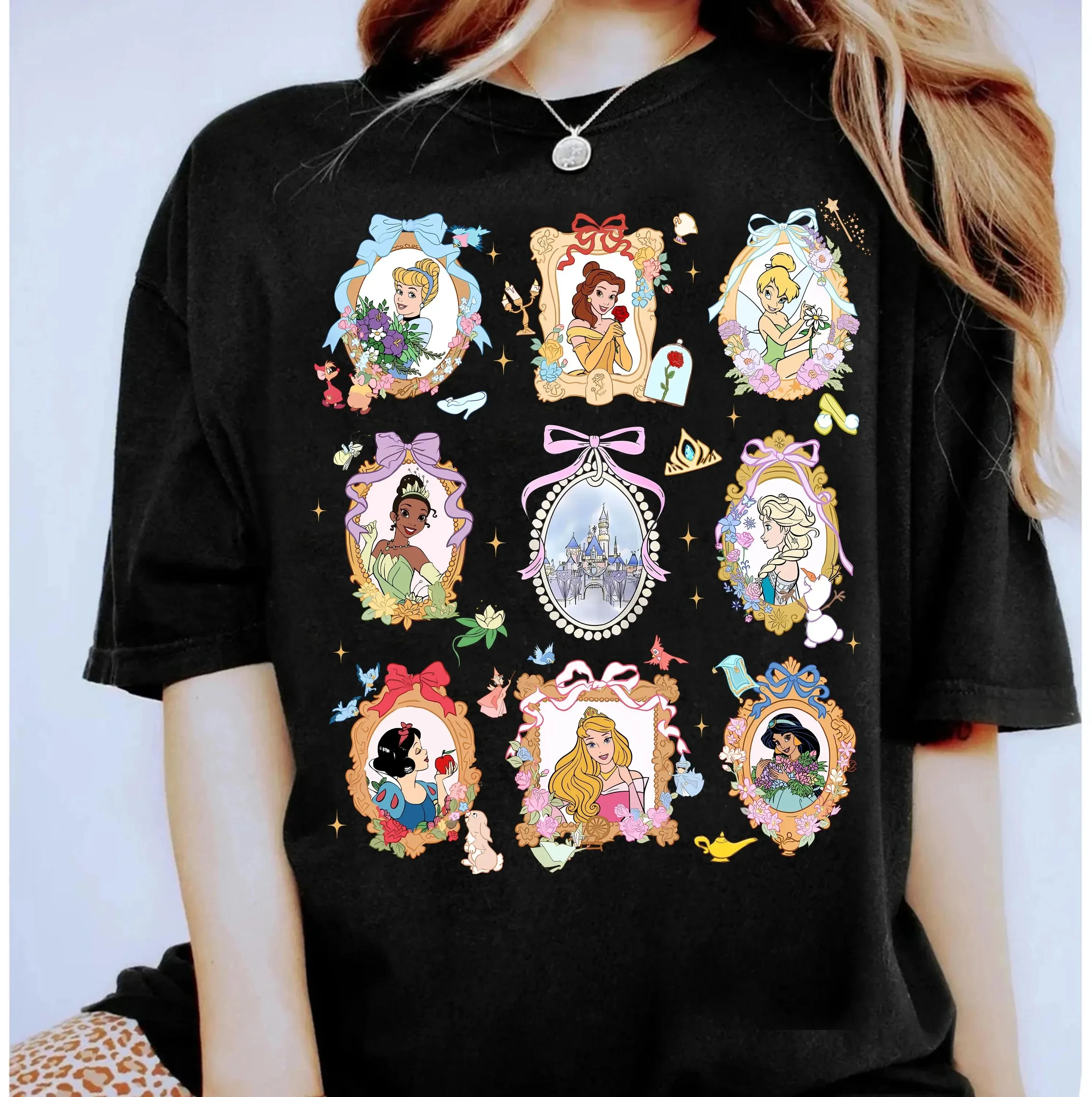 Футболка с цветочным бантом «Принцессы Диснея» 2026, футболка с принтом принцесс, футболка с изображением Белль, Авроры, Моаны, Золушки, футболка для девочек «Дисней» для путешествий
Футболка с цветочным бантом «Принцессы Диснея» 2026, футболка с принтом принцесс, футболка с изображением Белль, Авроры, Моаны, Золушки, футболка для девочек «Дисней» для путешествий