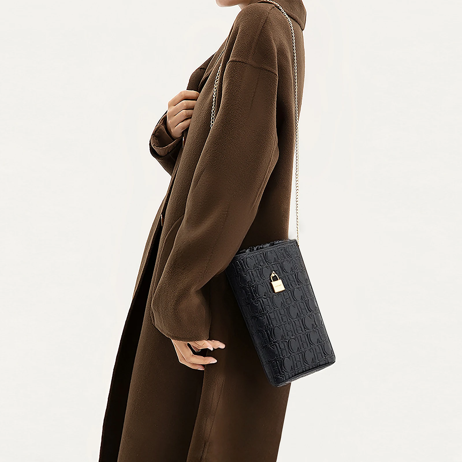 Leather Shoulder BagsEmbossed Motifs Vintage-Inspired Designs with Gold-Toned Locks Textured Chains Chic Functional Details
Leather Shoulder BagsEmbossed Motifs Vintage-Inspired Designs with Gold-Toned Locks Textured Chains Chic Functional Details