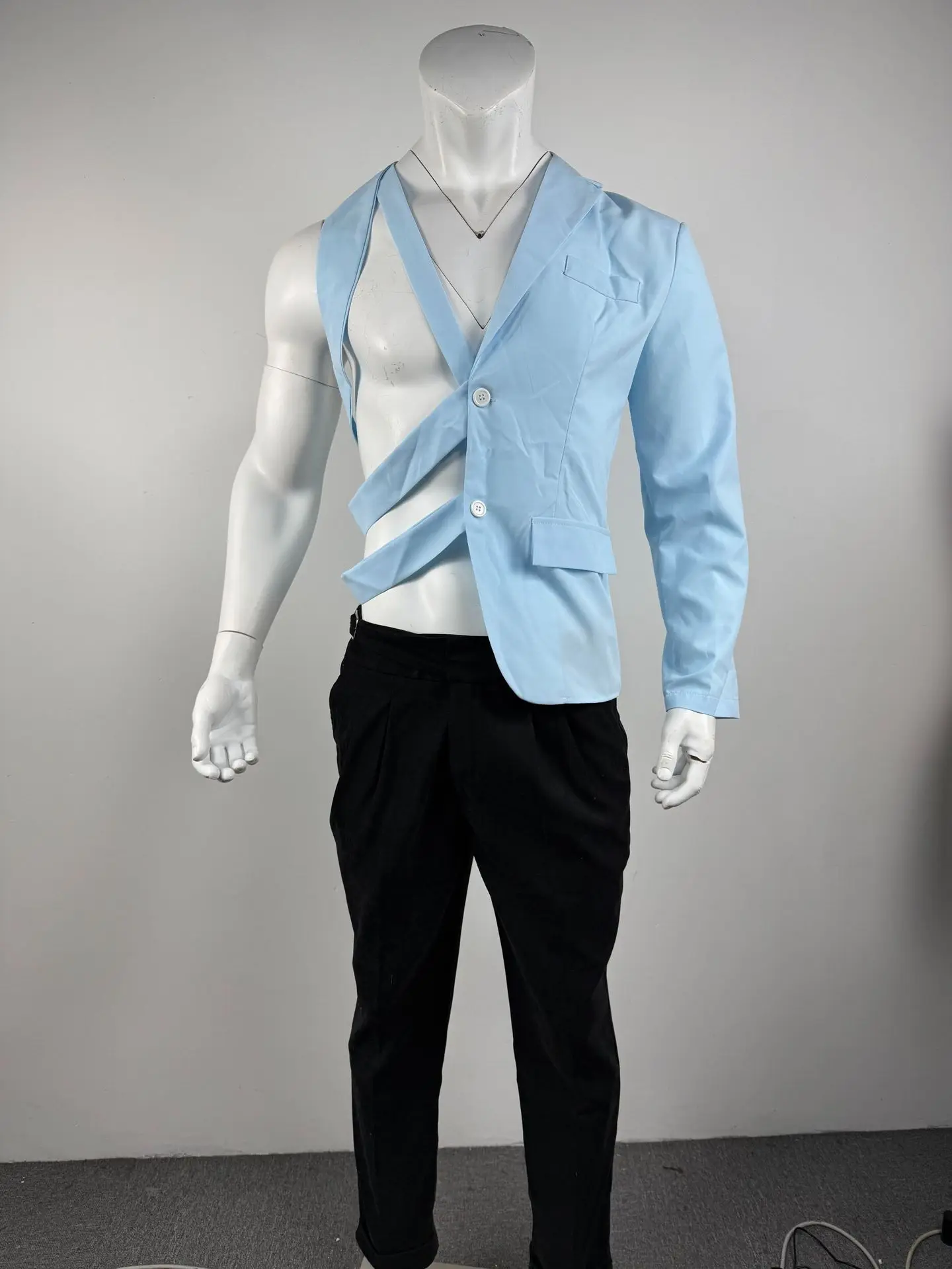 Men's Cross Strap Hollow-Out Blazer Jacket Spring Autumn Fashion Runway Style Slim Fit Suit Jacket Trendy Casual Party Wear Top
Men's Cross Strap Hollow-Out Blazer Jacket Spring Autumn Fashion Runway Style Slim Fit Suit Jacket Trendy Casual Party Wear Top
