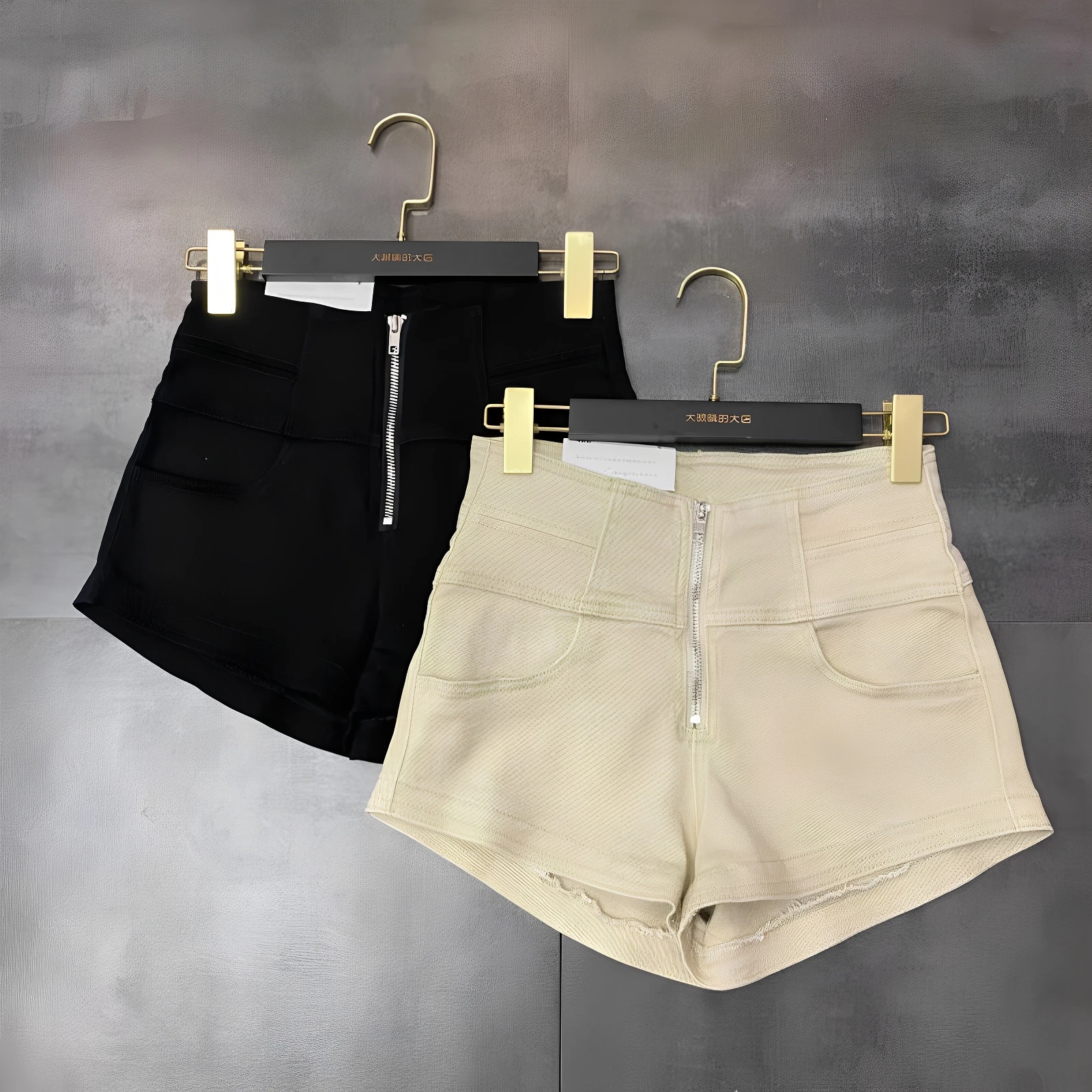 Серебряная молния, украшенная облегающими эластичными джинсовыми брюками с высокой талией, модные однотонные женские джинсы ort Pants для поездок на работу
Серебряная молния, украшенная облегающими эластичными джинсовыми брюками с высокой талией, модные однотонные женские джинсы ort Pants для поездок на работу