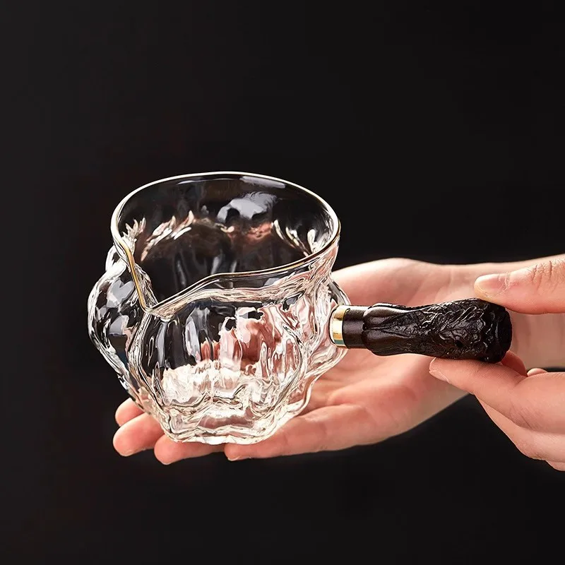 LTT glass fair cup side handle wooden handle tea divider hammer pattern heat resistant kung fu tea set accessories
LTT glass fair cup side handle wooden handle tea divider hammer pattern heat resistant kung fu tea set accessories