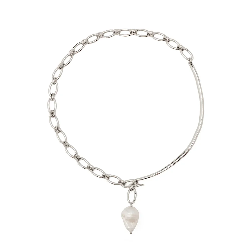 AB/ Unique chain and Half circle combined design decorated with natural Baroque pearl women's necklace.
AB/ Unique chain and Half circle combined design decorated with natural Baroque pearl women's necklace.