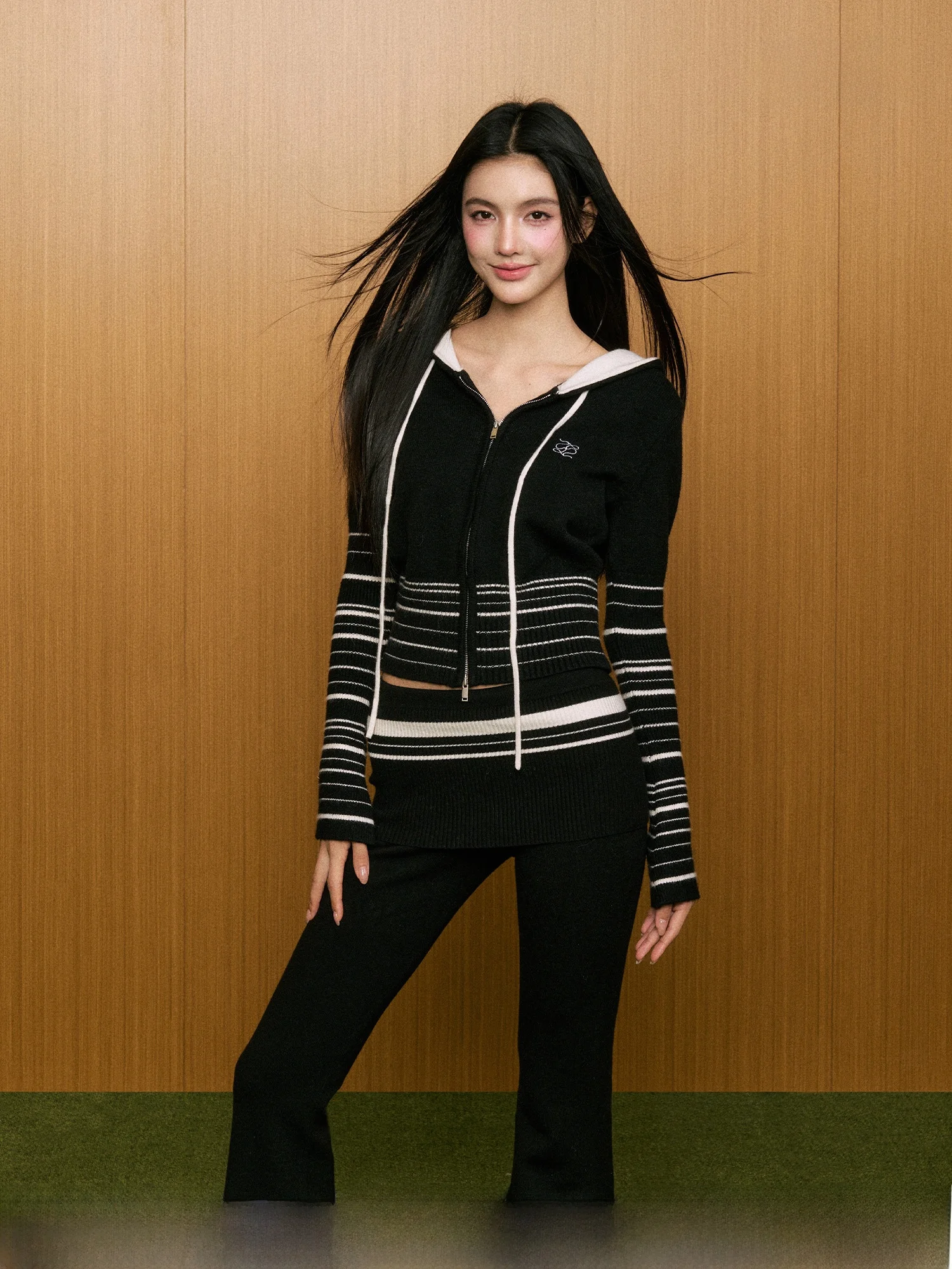 AGAM Ранняя весна, полосатая толстовка с капюшоном, вязаный топ, расклешенные брюки для похудения, комплект из двух предметов, женский ансамбль Faion, длинная молния све...
AGAM Ранняя весна, полосатая толстовка с капюшоном, вязаный топ, расклешенные брюки для похудения, комплект из двух предметов, женский ансамбль Faion, длинная молния све...