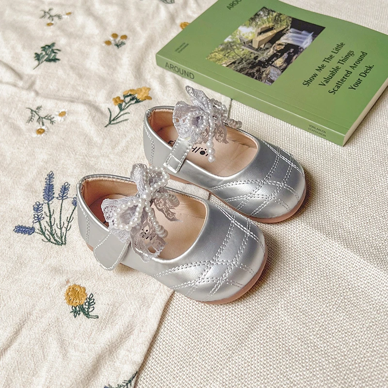 Baby Girls Walking Shoes Sweet Beading Lace Bows Kids Flats Round Toes Non-slip 2025 Spring Autumn Girls Princess Shoes Elegant
Baby Girls Walking Shoes Sweet Beading Lace Bows Kids Flats Round Toes Non-slip 2025 Spring Autumn Girls Princess Shoes Elegant